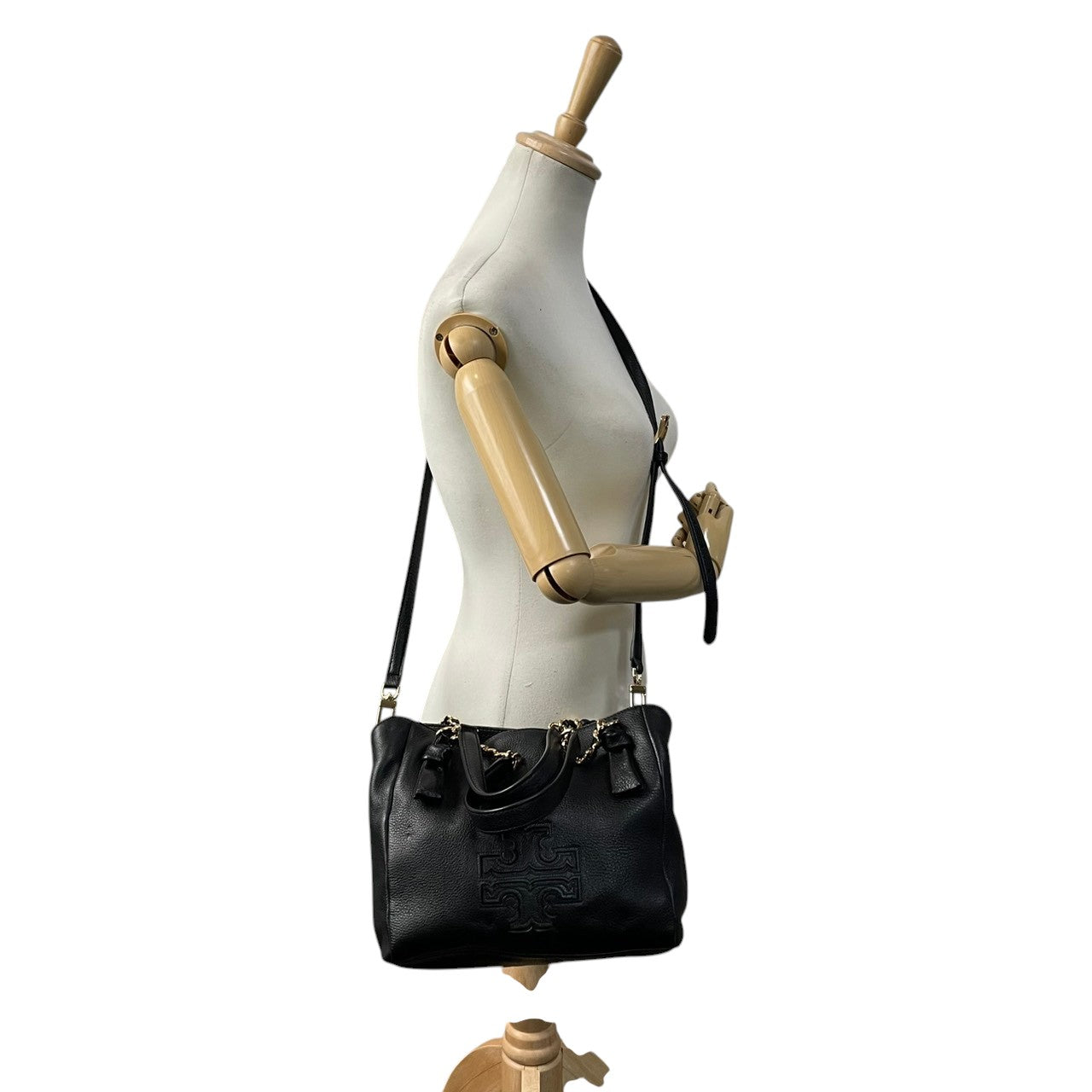 美品 トリーバーチ TORY BURCH テア Thea チェーンストラップ トートバッグ レザー 本革 ブラック 2way ワンショルダー 斜め掛け可 自立可 エンボスロゴ ゴールド金具 収納力 上品 クラシック レディース 日常使い S2
