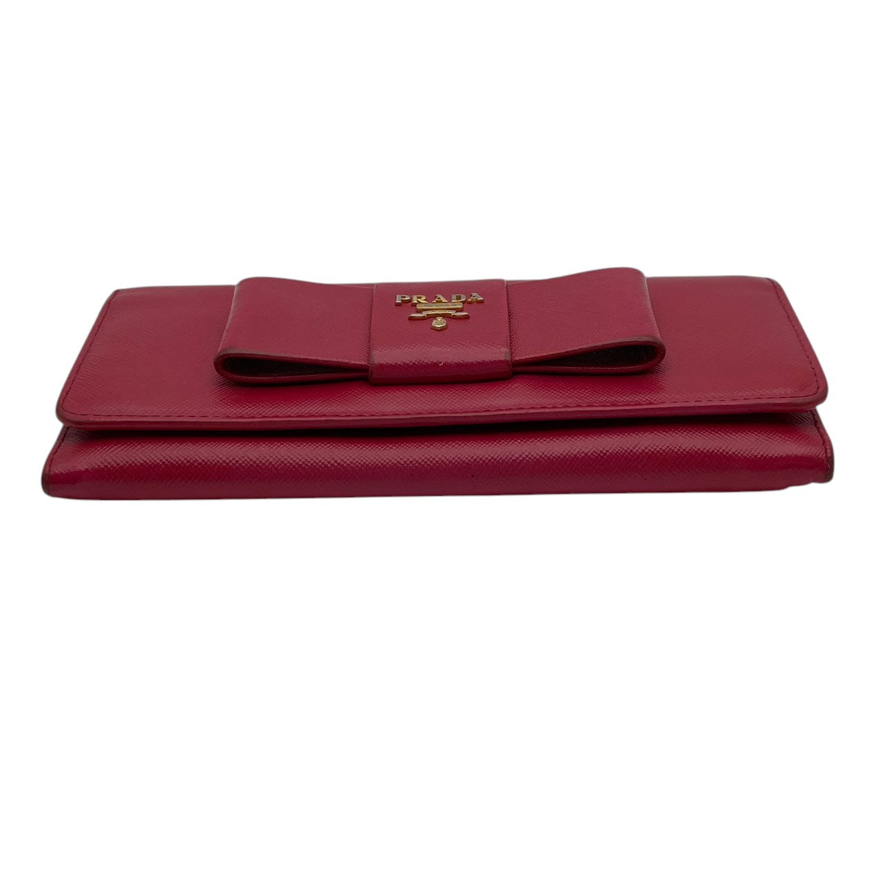 プラダ PRADA サフィアーノ フィオッコ 長財布 レザー 本革 ピンク リボン 1M1132 フラップ 二つ折り ロングウォレット ゴールド金具 ロゴ金具 札入れ 小銭入れ カード収納 レディース 上品 クラシック 日常使い 収納力 M3