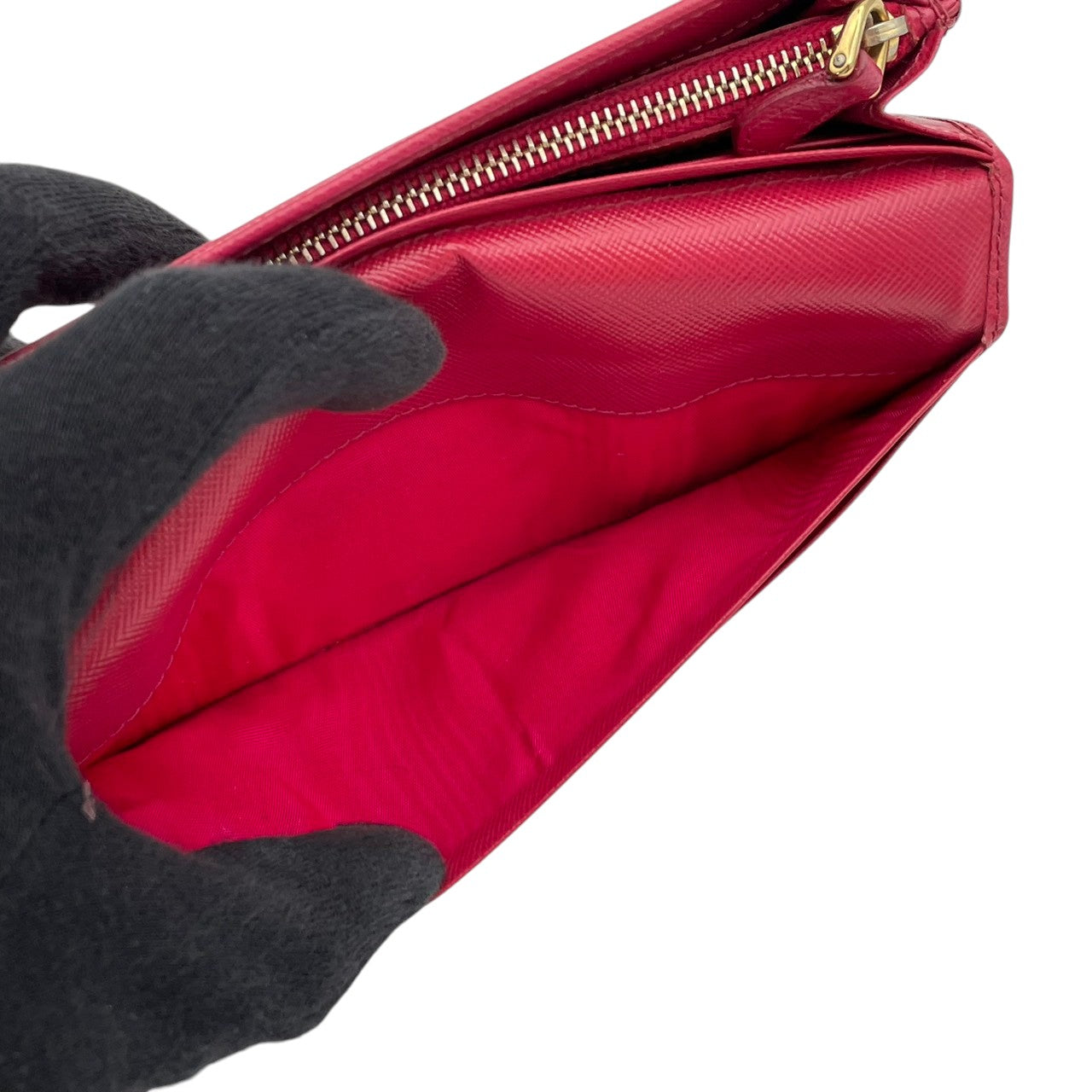 プラダ PRADA サフィアーノ フィオッコ 長財布 レザー 本革 ピンク リボン 1M1132 フラップ 二つ折り ロングウォレット ゴールド金具 ロゴ金具 札入れ 小銭入れ カード収納 レディース 上品 クラシック 日常使い 収納力 M3