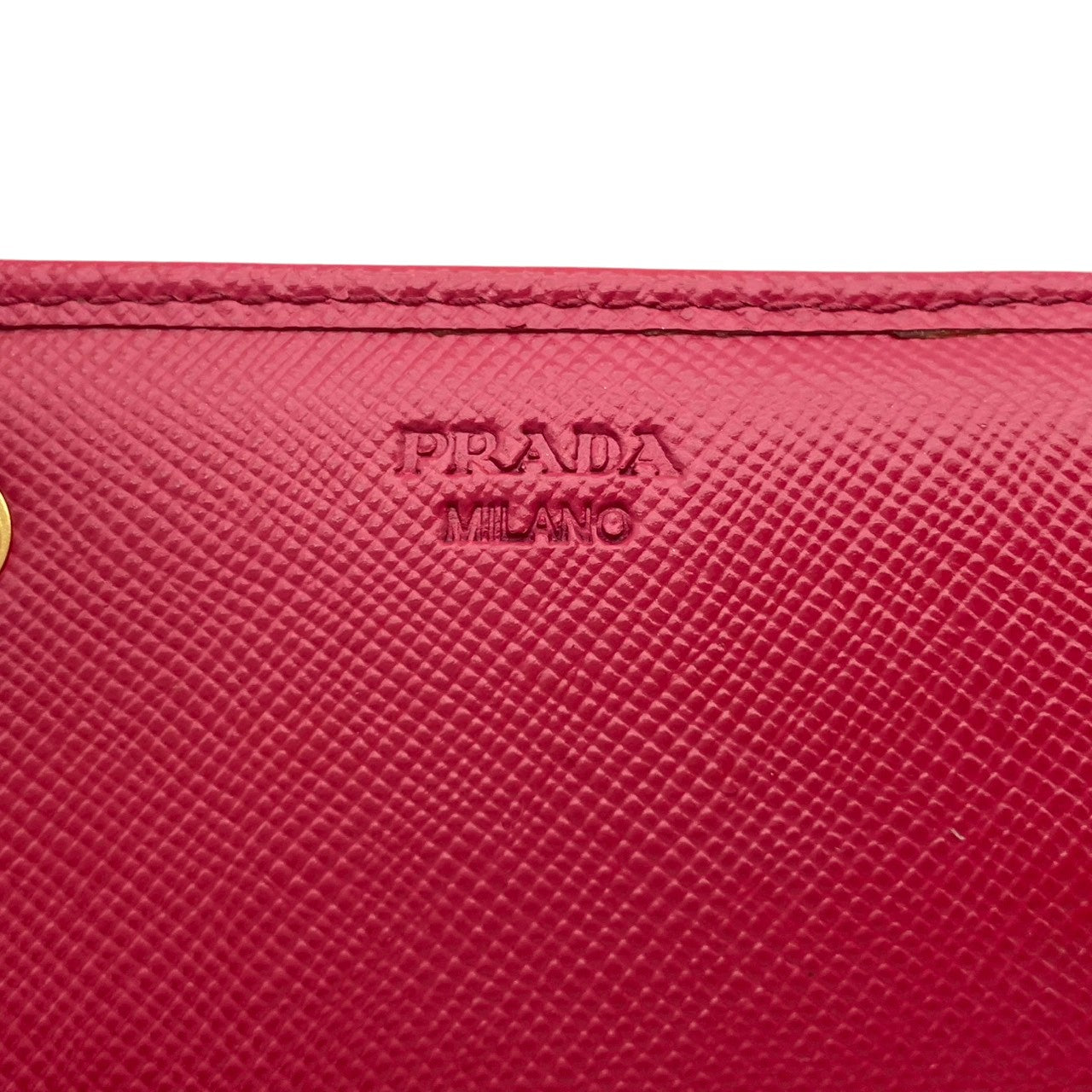 プラダ PRADA サフィアーノ フィオッコ 長財布 レザー 本革 ピンク リボン 1M1132 フラップ 二つ折り ロングウォレット ゴールド金具 ロゴ金具 札入れ 小銭入れ カード収納 レディース 上品 クラシック 日常使い 収納力 M3