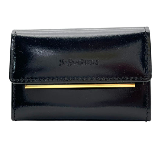 サンローラン SAINT LAURENT 小銭入れ レザー 本革 ブラック エナメル パテントレザー ゴールド金具 ロゴ型押し フラップ スナップ開閉 コンパクト コインケース 小物 レディース メンズ ユニセックス 上品 クラシック 日常使い M3
