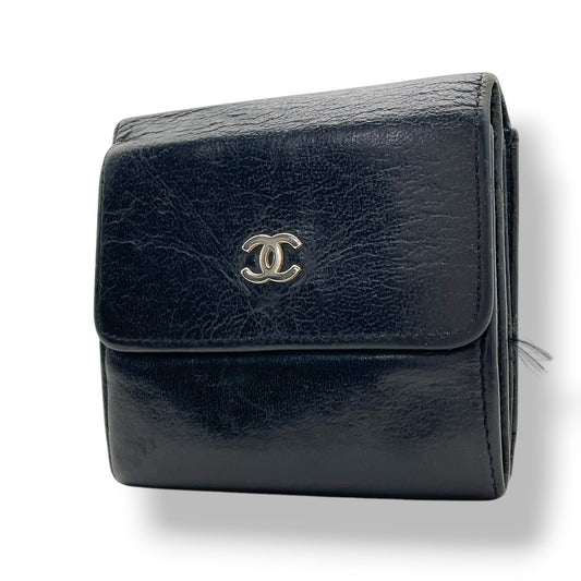 シャネル CHANEL ココマーク Wホック 二つ折り財布 レザー 本革 ブラック ゴールド金具 フラップ コンパクトウォレット 折り財布 ロゴ金具 小銭入れ 札入れ カード収納 レディース ヴィンテージ 上品 クラシック M3
