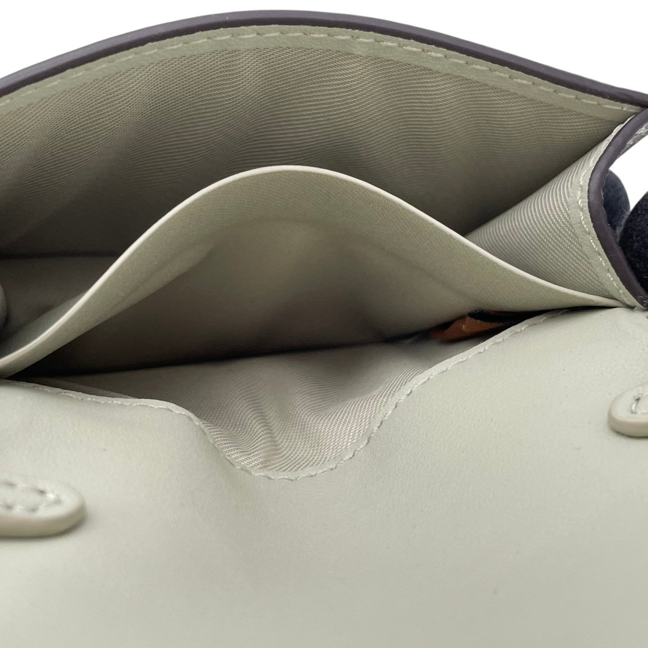 コーチ COACH ミニウォレット オン チェーン CR372 ペールグリーン 型押し レザー 三つ折り財布 チェーン付き シルバー金具 タグ付き レディース カードポケット スナップボタン 外ポケット 小さめ コンパクト 財布 M3