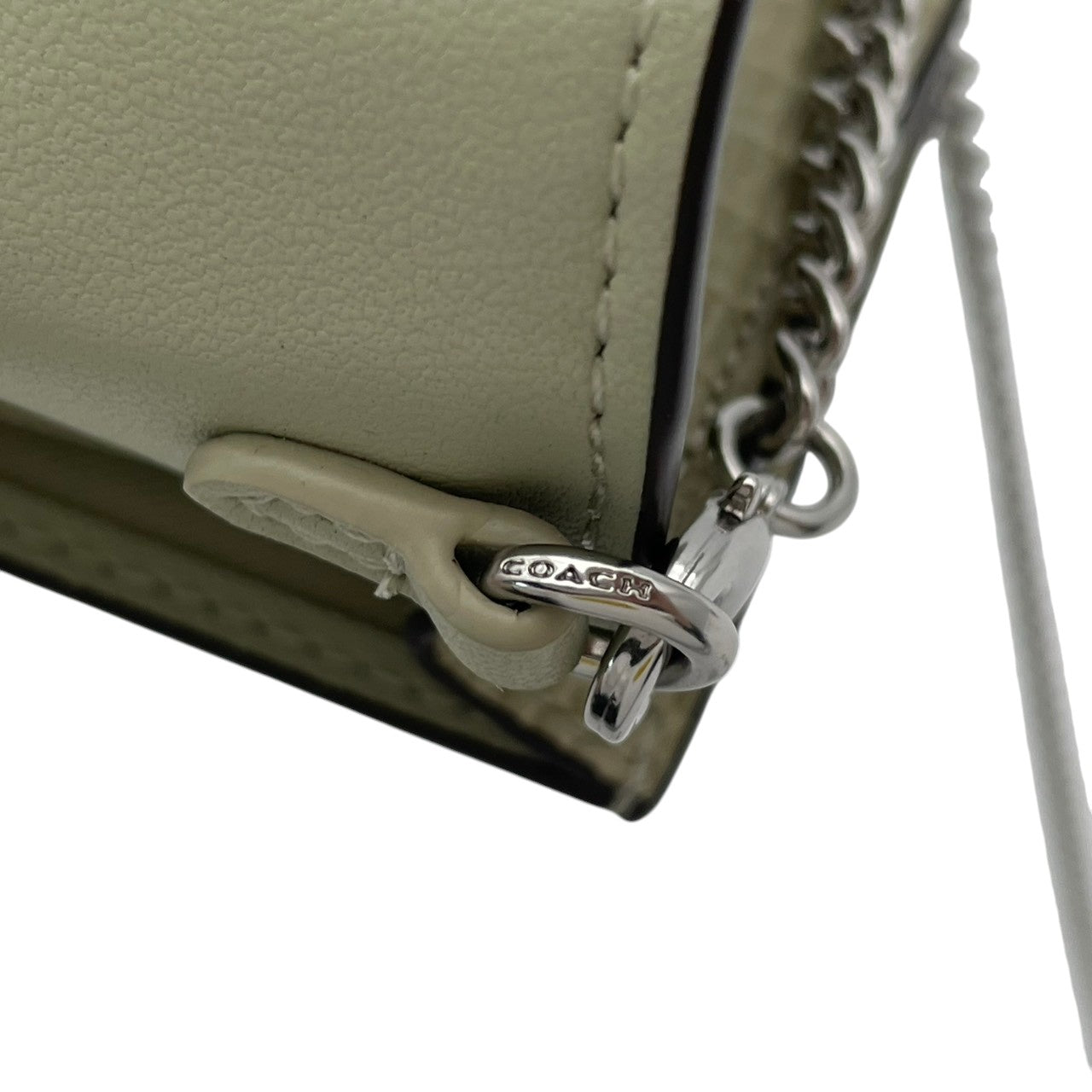 コーチ COACH ミニウォレット オン チェーン CR372 ペールグリーン 型押し レザー 三つ折り財布 チェーン付き シルバー金具 タグ付き レディース カードポケット スナップボタン 外ポケット 小さめ コンパクト 財布 M3