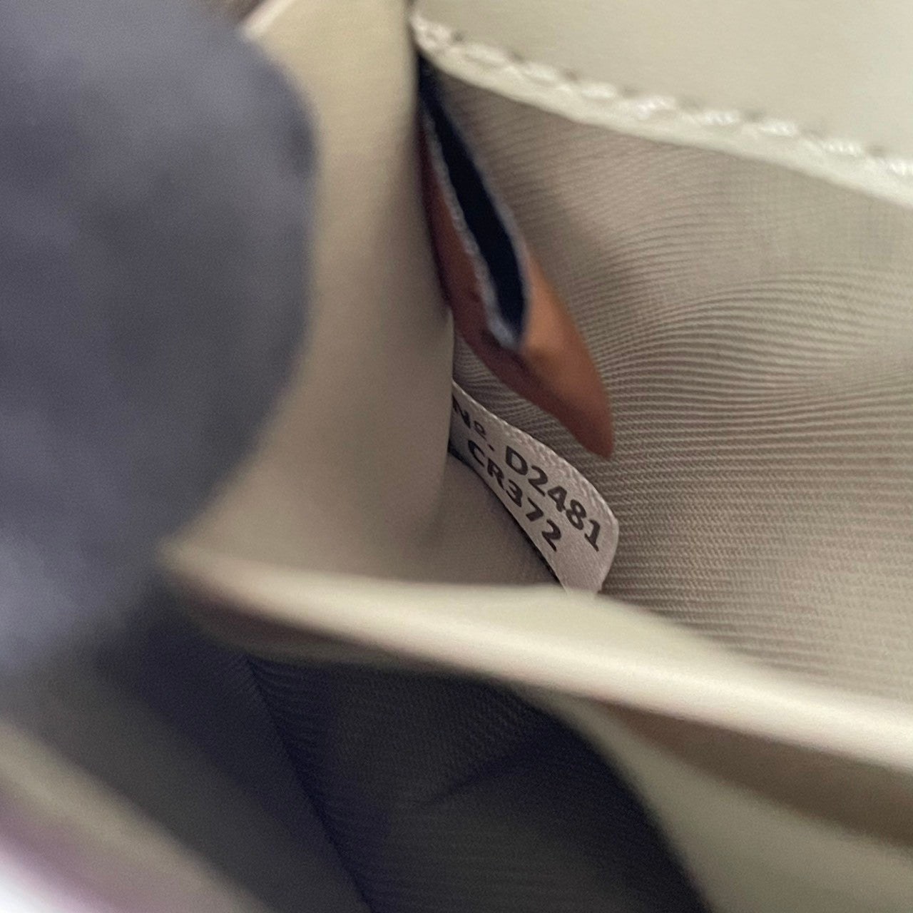 コーチ COACH ミニウォレット オン チェーン CR372 ペールグリーン 型押し レザー 三つ折り財布 チェーン付き シルバー金具 タグ付き レディース カードポケット スナップボタン 外ポケット 小さめ コンパクト 財布 M3