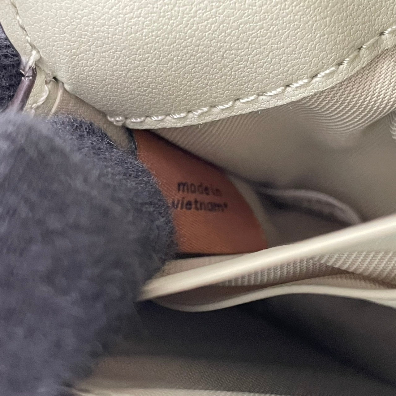 コーチ COACH ミニウォレット オン チェーン CR372 ペールグリーン 型押し レザー 三つ折り財布 チェーン付き シルバー金具 タグ付き レディース カードポケット スナップボタン 外ポケット 小さめ コンパクト 財布 M3