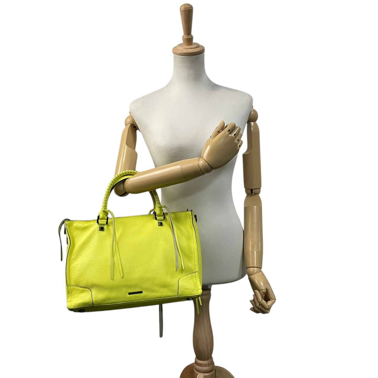 【美品】 レベッカミンコフ REBECCA MINKOFF 2WAY ハンドバッグ ショルダーバッグ 斜め掛け可 レザー 本革 レモンイエロー 黄色 タッセル 自立可 エレガント クラシック ビンテージ 華やか 春夏 レディース お出かけ 定番 人気 S61