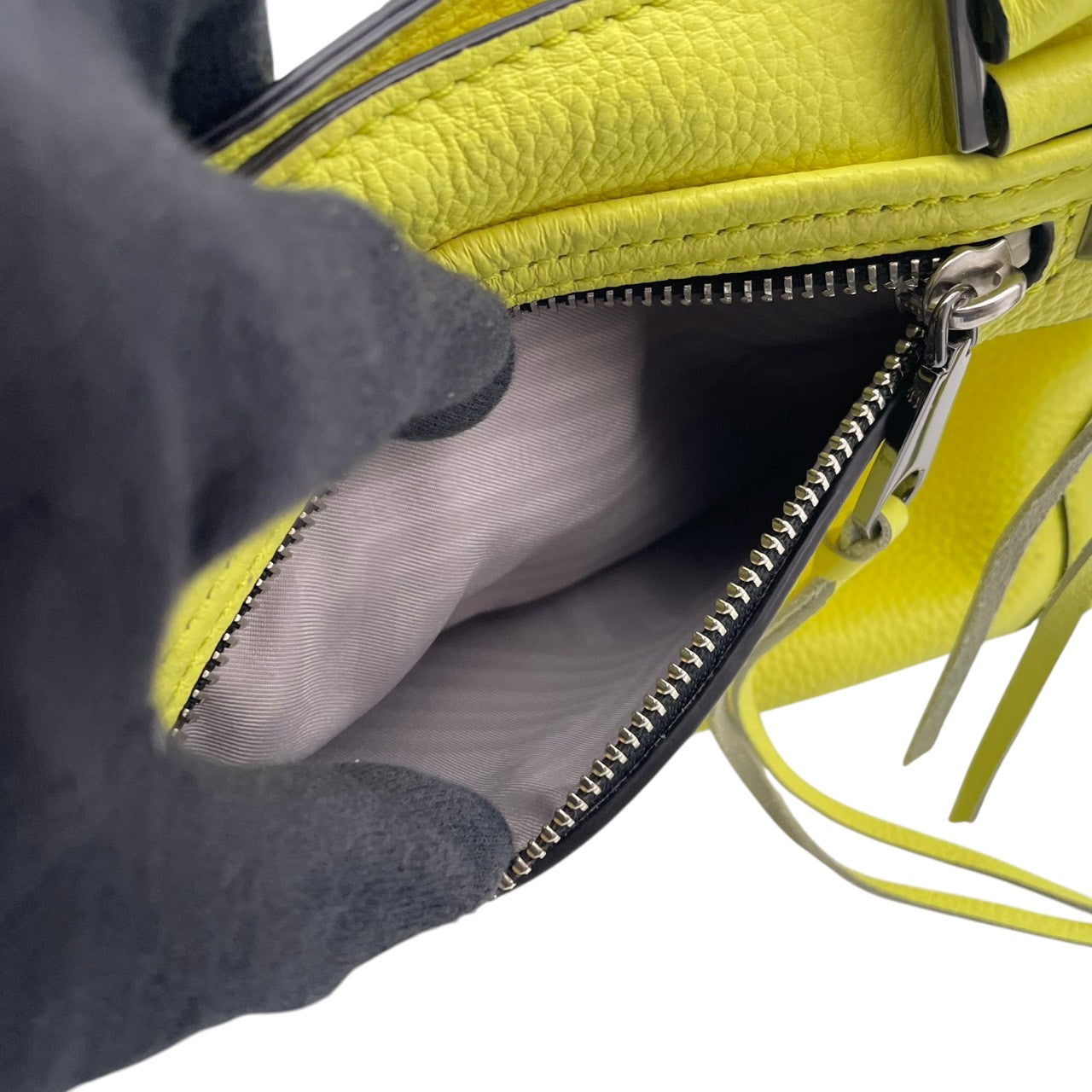 【美品】 レベッカミンコフ REBECCA MINKOFF 2WAY ハンドバッグ ショルダーバッグ 斜め掛け可 レザー 本革 レモンイエロー 黄色 タッセル 自立可 エレガント クラシック ビンテージ 華やか 春夏 レディース お出かけ 定番 人気 S61