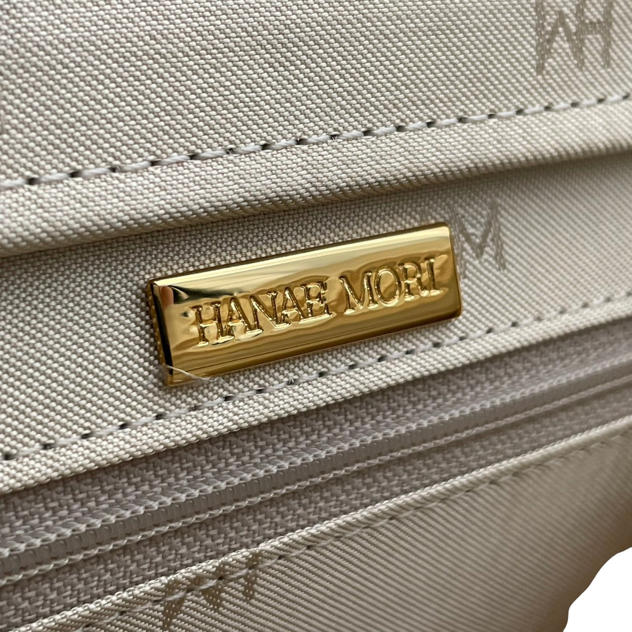 【美品】 ハナエモリ HANAE MORI ハンドバッグ レザー 本革 アイボリー 白 ゴールド金具 リボン 自立可 フォーマル 冠婚葬祭 卒業式 入学式 エレガント クラシック ビンテージ 上品 鞄 レディース お出かけ デイリー 定番 人気 S61