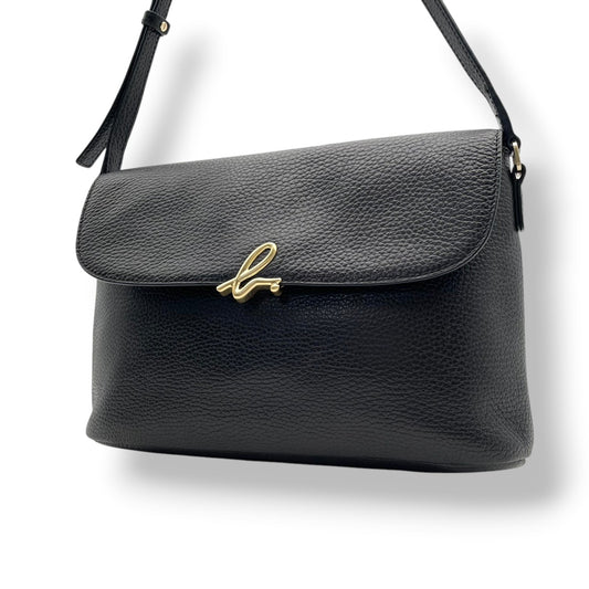 【美品】 アニエスベー agnes b. ショルダーバッグ クロスボディ 斜め掛け可 レザー 本革 ブラック 黒 シルバー金具 The b. ルベー ロゴ カメラバッグ エレガント クラシック 上品 鞄 通勤 お出かけ レディース 定番 人気 S61