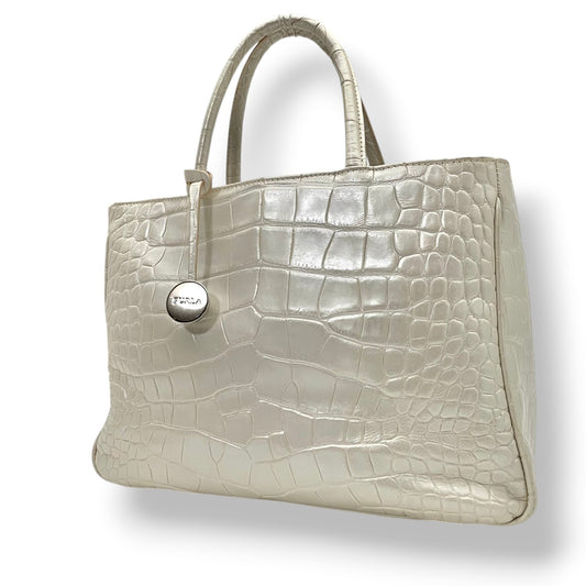 【美品】 フルラ FURLA ハンドバッグ トートバッグ レザー 本革 パールホワイト 白 ゴールド金具 ロゴ 自立可 フォーマル 冠婚葬祭 エレガント クラシック ビンテージ 上品 鞄 通勤 通学 お出かけ デイリー レディース 定番 人気 S61