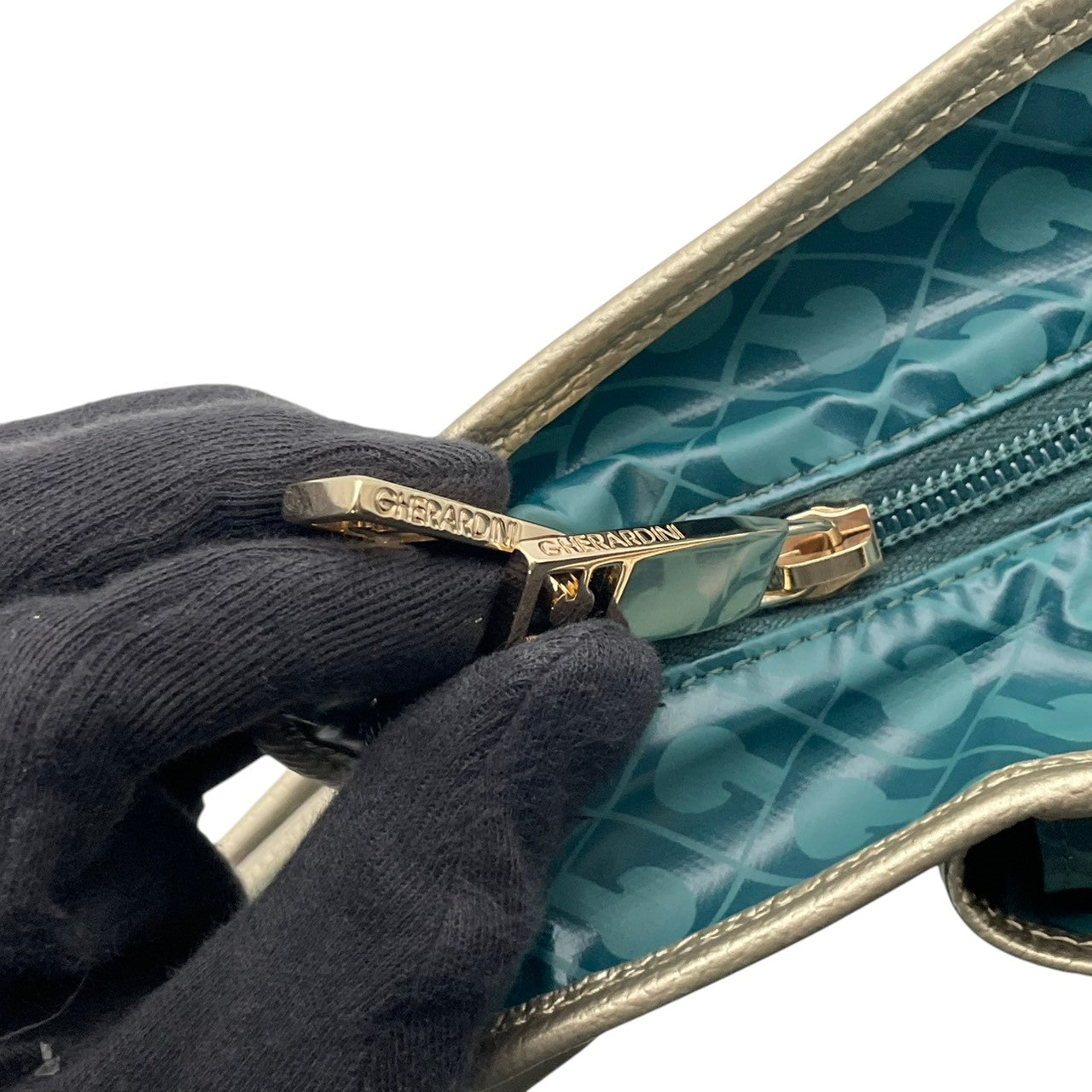 【極美品】 ゲラルディーニ GHERARDINI ハンドバッグ トートバッグ ソフティ 軽量 ナイロン グリーン 緑 総柄 自立可 エレガント カジュアル クラシック ビンテージ 上品 鞄 通勤 お出かけ デイリー レディース 定番 人気 アイテム S63