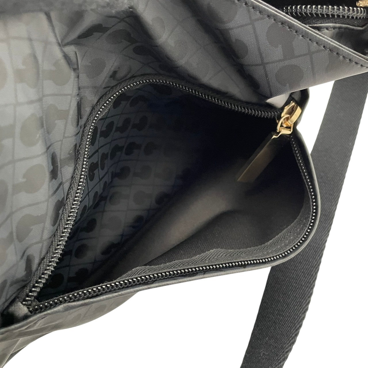 【極美品】 ゲラルディーニ GHERARDINI ショルダーバッグ クロスボディ 斜め掛け可 ソフティ 軽量 ナイロン ブラック 黒 総柄 カジュアル クラシック ビンテージ 上品 鞄 通勤 通学 お出かけ デイリー レディース 定番 人気 希少 S63