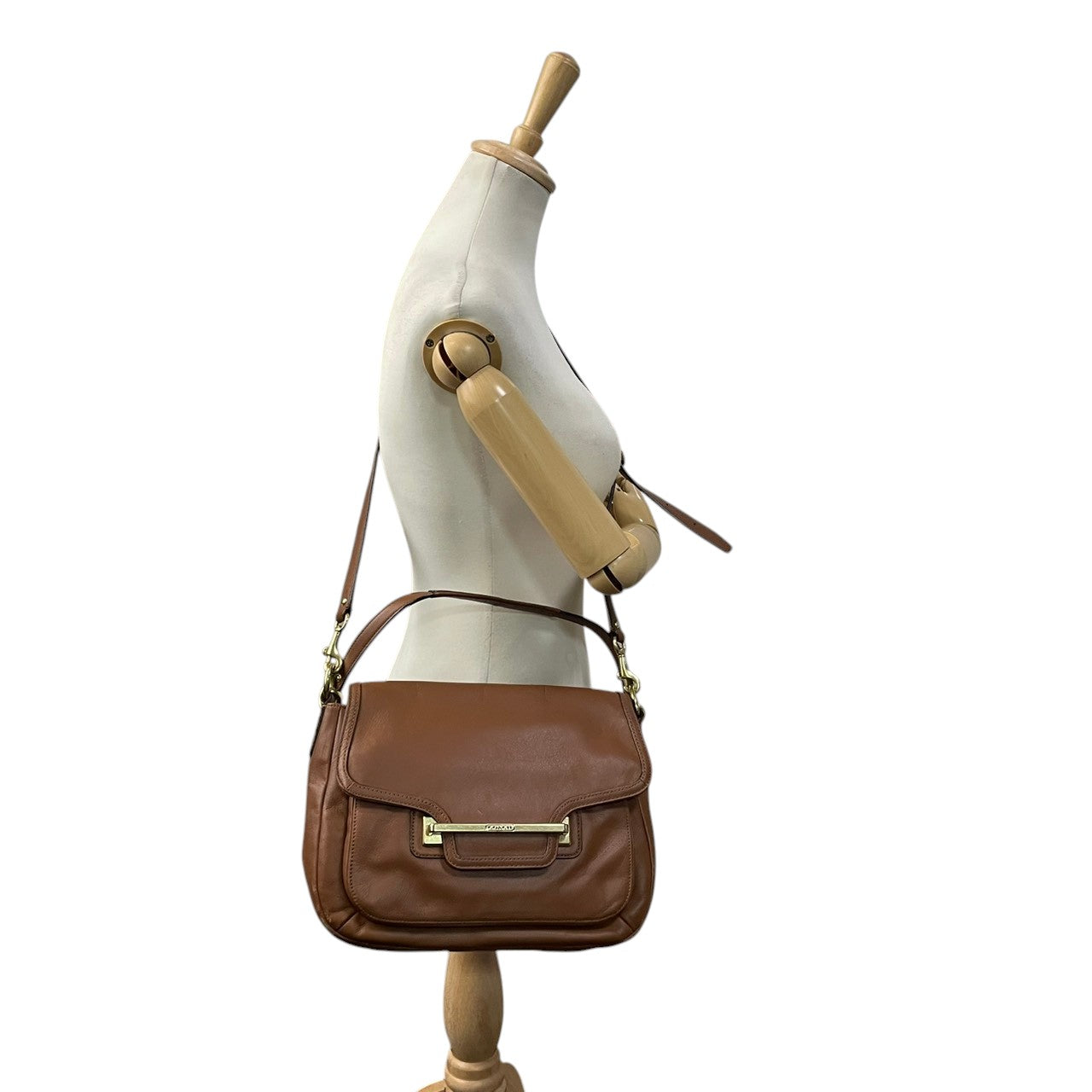 【美品】 コーチ COACH ショルダーバッグ クロスボディ 斜め掛け可 レザー 本革 ブラウン 茶色 シルバー金具 ターンロック フラップ カジュアル クラシック ビンテージ 上品 鞄 通勤 通学 お出かけ レディース 定番 人気 希少 アイテム S59