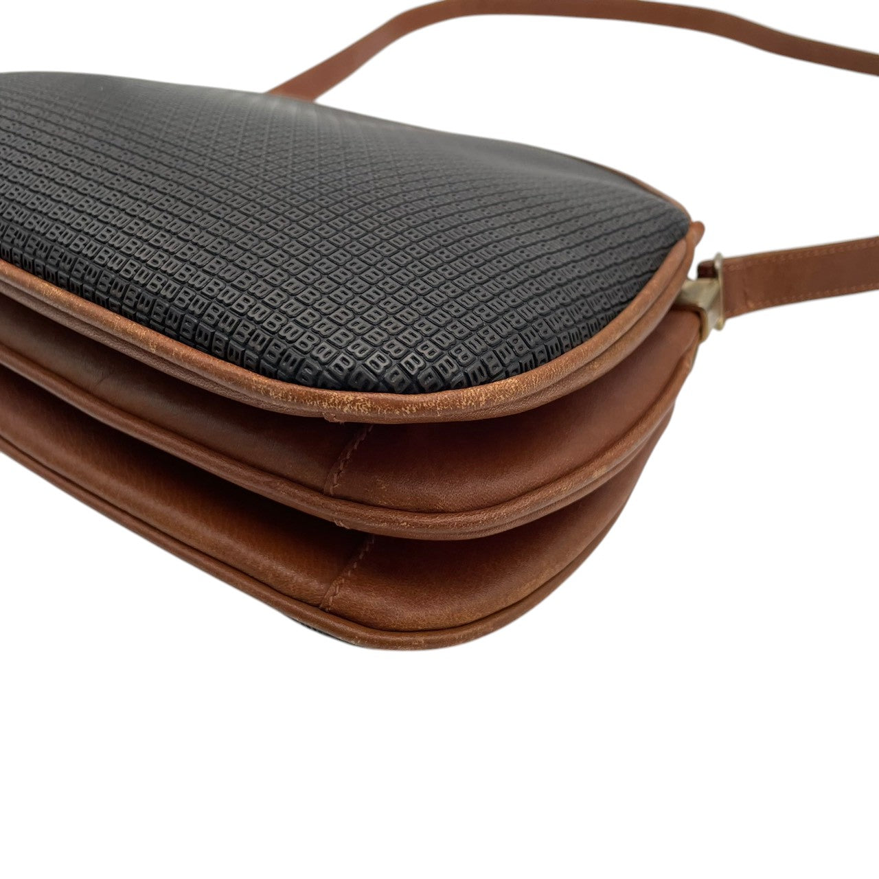 【良品】 バリー BALLY ショルダーバッグ クロスボディ 斜め掛け可 PVC レザー ブラウン 茶色 ブラック 黒 Bロゴ 総柄 モノグラム フラップ クラシック ビンテージ 上品 鞄 メンズ レディース ユニセックス 定番 人気 希少 S59