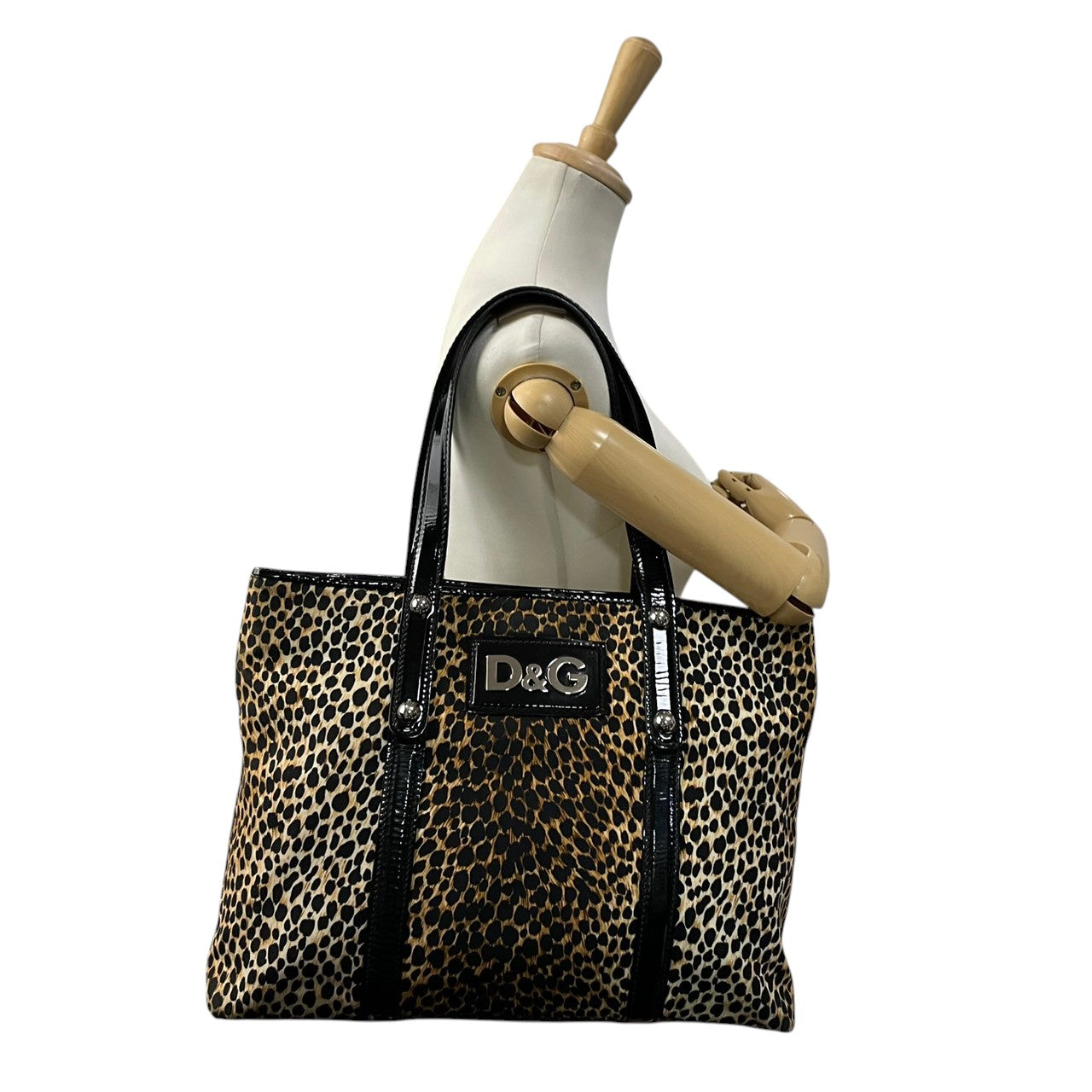 【良品】 ドルチェ＆ガッバーナ DOLCE&GABBANA トートバッグ ナイロン エナメル レオパード柄 ヒョウ柄 ブラウン ブラック 黒 ロゴ プレート 肩掛け A4収納可能 大容量 カジュアル エレガント 鞄 通勤 お出かけ レディース 定番 S59
