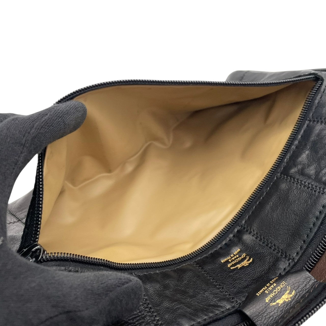 【美品】 ロンシャン LONGCHAMP ショルダーバッグ ワンショルダー 肩掛け可 レザー 本革 ブラック 黒 シルバー金具 ロゴ 型押し クラシック エレガント 上品 鞄 カジュアル お出かけ デイリー レディース 定番 人気 S60