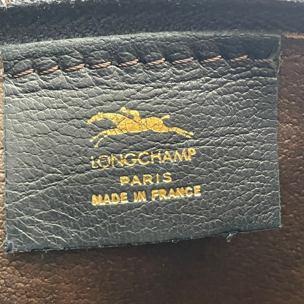 【美品】 ロンシャン LONGCHAMP ショルダーバッグ ワンショルダー 肩掛け可 レザー 本革 ブラック 黒 シルバー金具 ロゴ 型押し クラシック エレガント 上品 鞄 カジュアル お出かけ デイリー レディース 定番 人気 S60