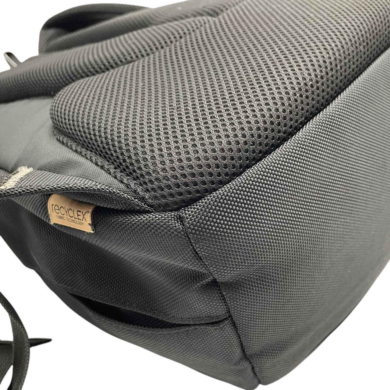 【美品】 サムソナイト Samsonite ローカス LOCUS リュック デイパック バックパック ナイロン ブラック 黒 大容量 多機能 PC収納 A4収納可 ビジネス 通勤 通学 出張 旅行 トラベル メンズ 定番 人気 S60