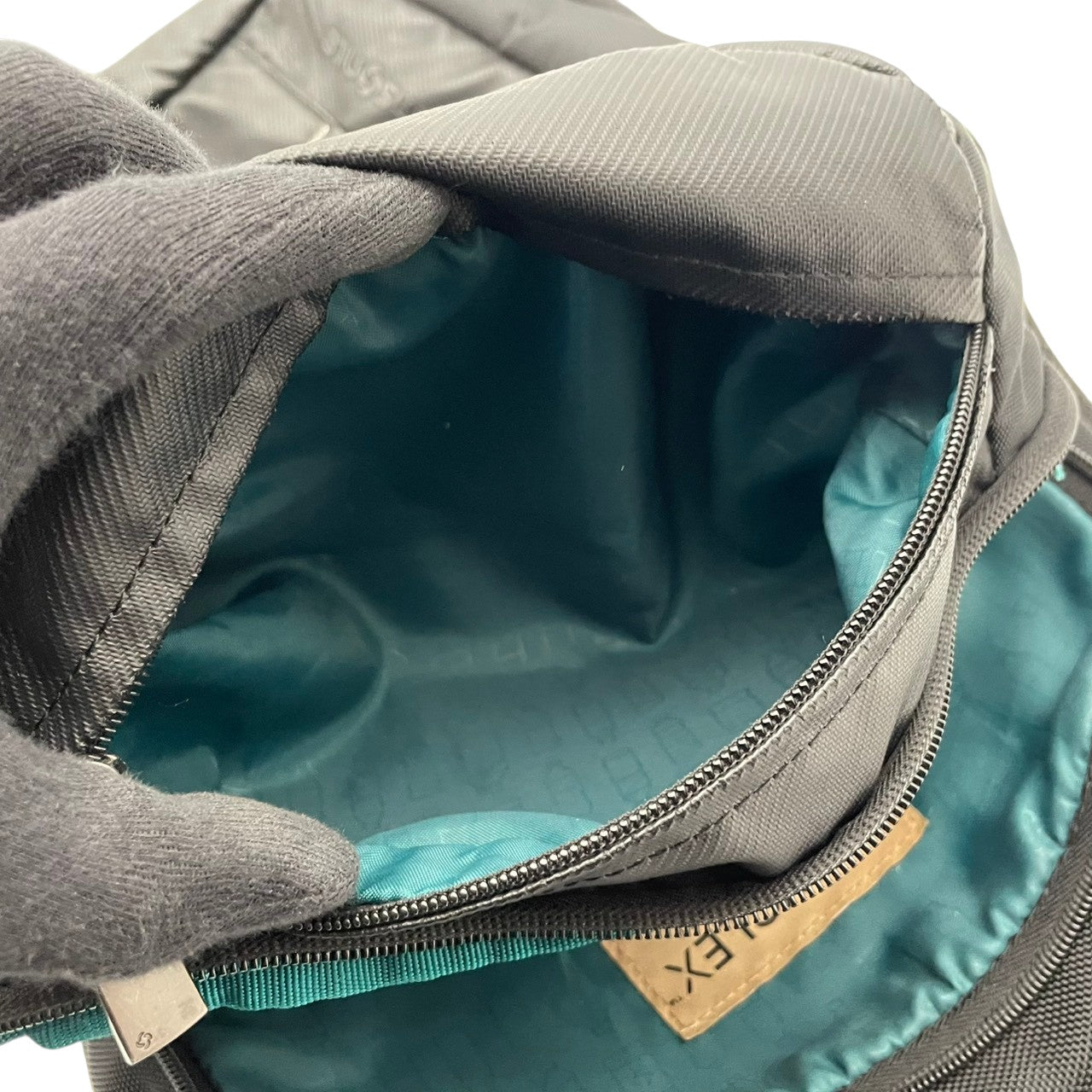 【美品】 サムソナイト Samsonite ローカス LOCUS リュック デイパック バックパック ナイロン ブラック 黒 大容量 多機能 PC収納 A4収納可 ビジネス 通勤 通学 出張 旅行 トラベル メンズ 定番 人気 S60