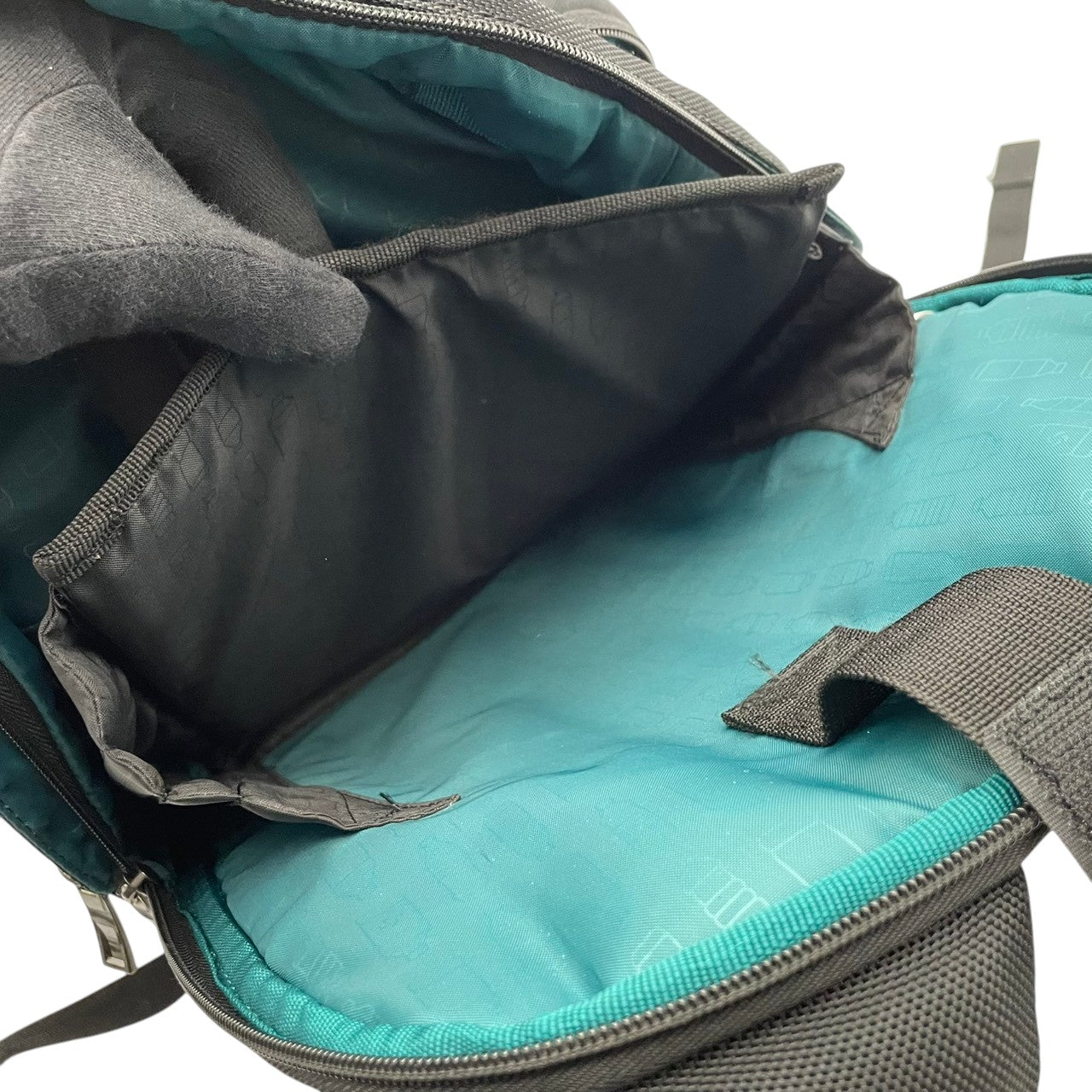 【美品】 サムソナイト Samsonite ローカス LOCUS リュック デイパック バックパック ナイロン ブラック 黒 大容量 多機能 PC収納 A4収納可 ビジネス 通勤 通学 出張 旅行 トラベル メンズ 定番 人気 S60