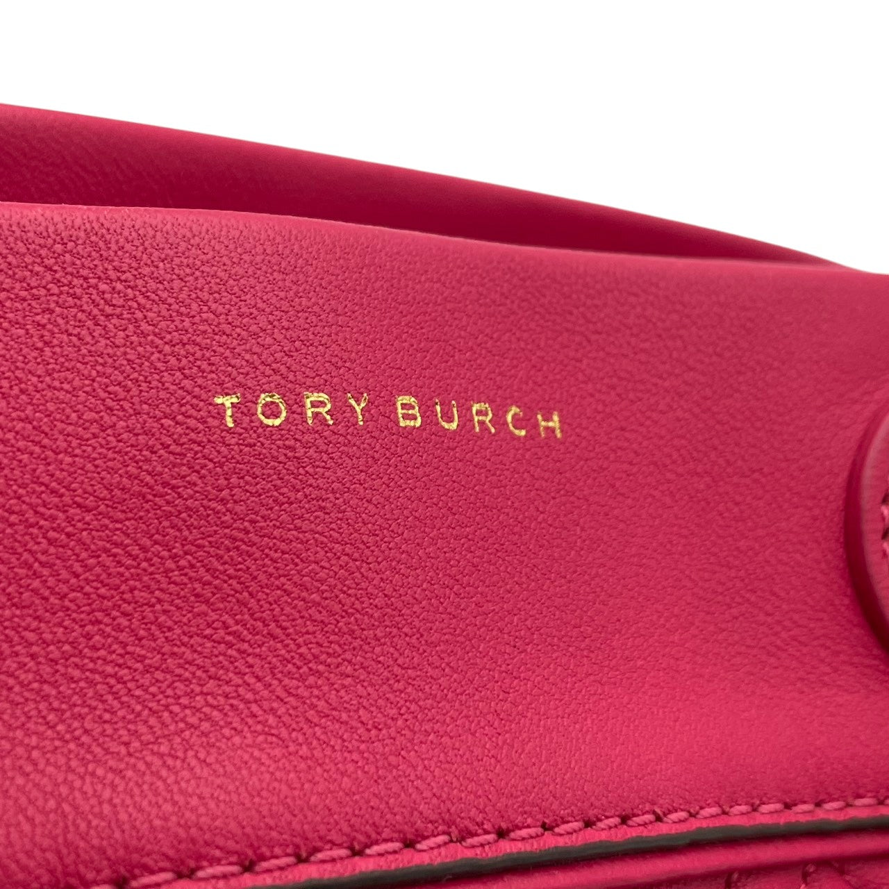 【美品】 トリーバーチ TORY BURCH ハンドバッグ トートバッグ レザー 本革 ピンク デカロゴ ステッチ タッセル チャーム 自立可 軽量 カジュアル エレガント 上品 鞄 お出かけ デイリー レディース 定番 人気 S60