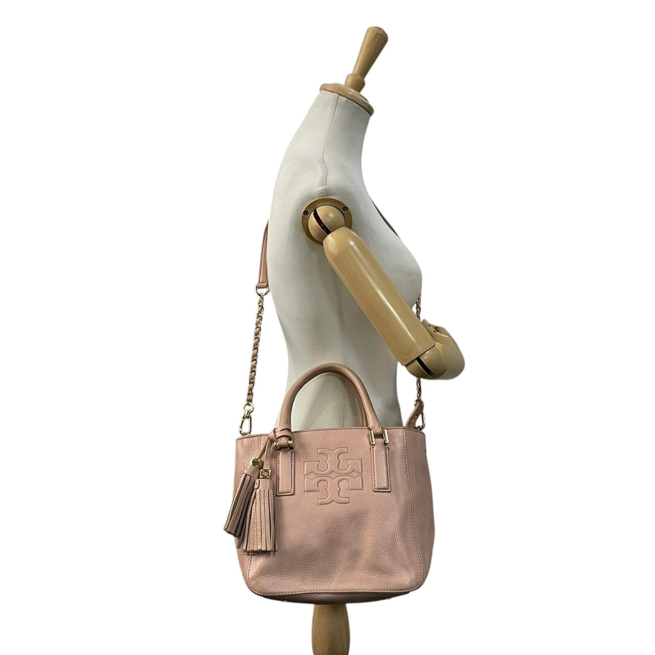 【美品】 トリーバーチ TORY BURCH ティア Thea スモール トートバッグ ハンドバッグ ショルダーバッグ 2WAY レザー 本革 ピンクベージュ ゴールド金具 斜め掛け可 クロスボディ 自立可 エレガント 上品 レディース 定番 人気 S60