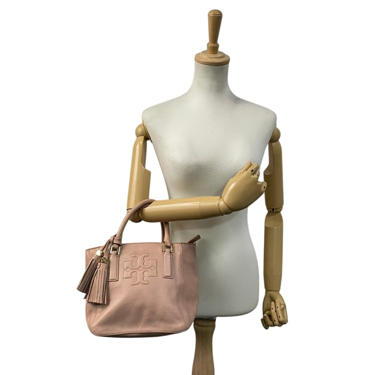 【美品】 トリーバーチ TORY BURCH ティア Thea スモール トートバッグ ハンドバッグ ショルダーバッグ 2WAY レザー 本革 ピンクベージュ ゴールド金具 斜め掛け可 クロスボディ 自立可 エレガント 上品 レディース 定番 人気 S60