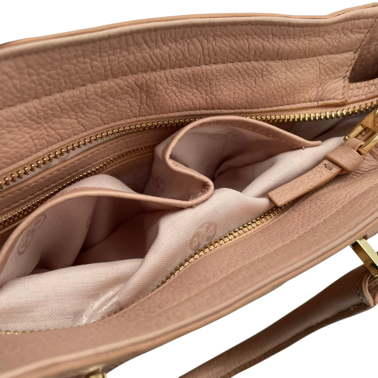【美品】 トリーバーチ TORY BURCH ティア Thea スモール トートバッグ ハンドバッグ ショルダーバッグ 2WAY レザー 本革 ピンクベージュ ゴールド金具 斜め掛け可 クロスボディ 自立可 エレガント 上品 レディース 定番 人気 S60