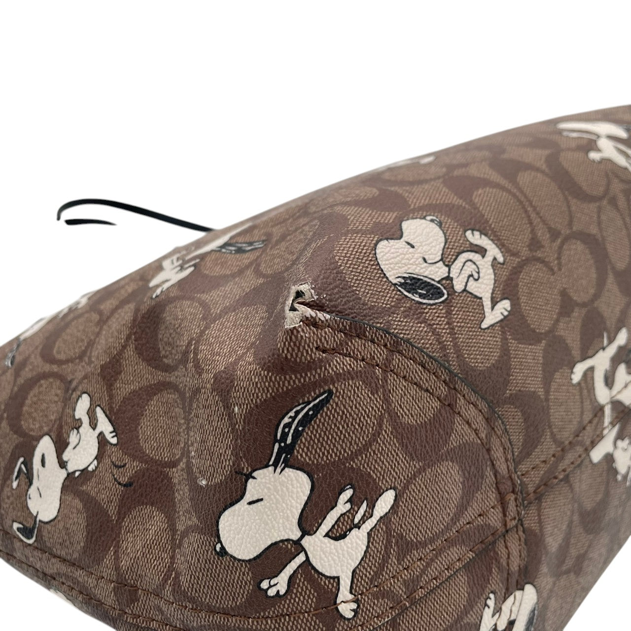 COACH コーチ × PEANUTS ピーナッツ コラボ シティトート PVC レザー ベージュ ブラウン レディース シグネチャー キャラクター 大容量 A4収納 通勤 通学 限定 コレクター 希少 6160 s83