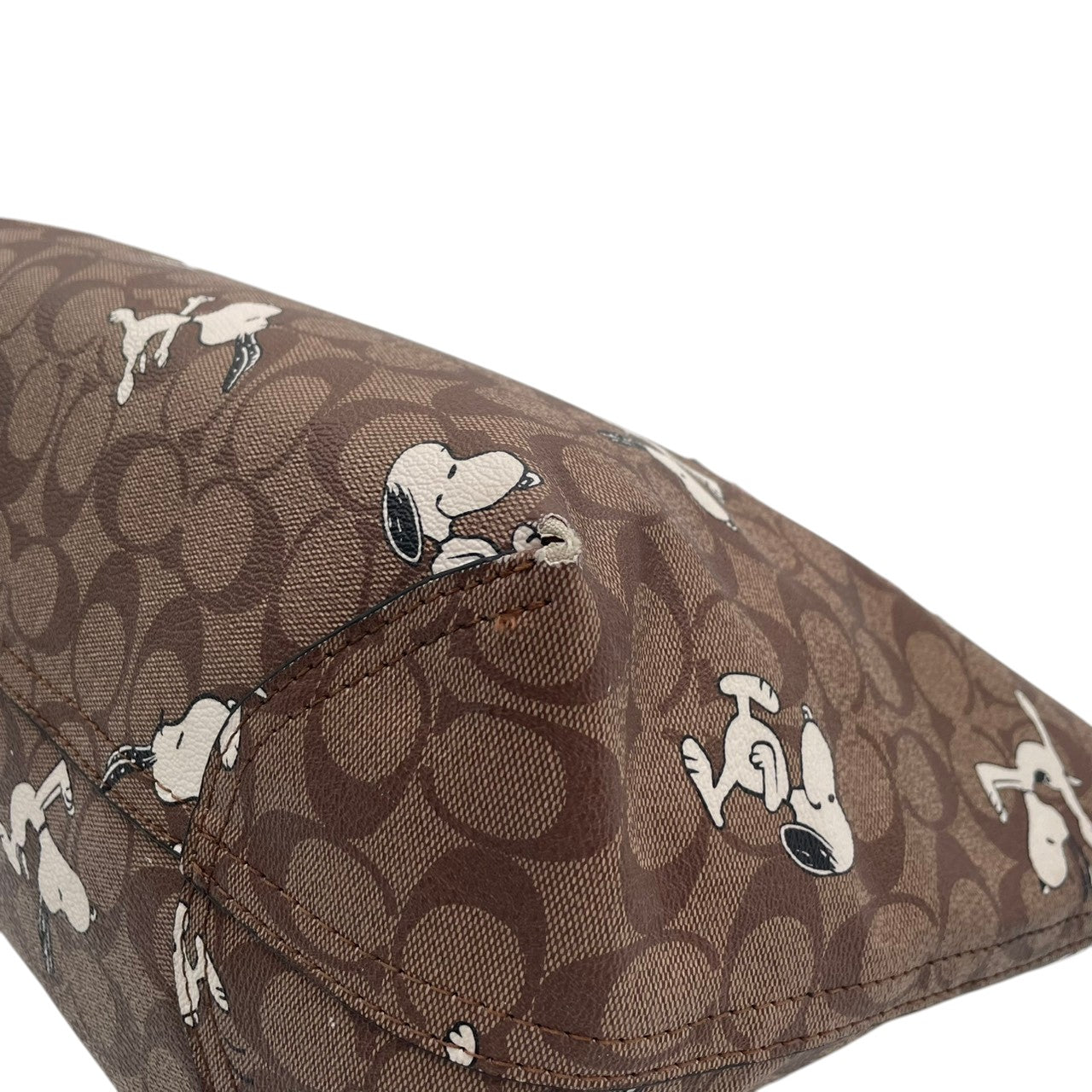 COACH コーチ × PEANUTS ピーナッツ コラボ シティトート PVC レザー ベージュ ブラウン レディース シグネチャー キャラクター 大容量 A4収納 通勤 通学 限定 コレクター 希少 6160 s83