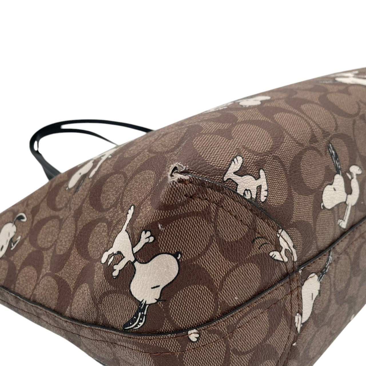 COACH コーチ × PEANUTS ピーナッツ コラボ シティトート PVC レザー ベージュ ブラウン レディース シグネチャー キャラクター 大容量 A4収納 通勤 通学 限定 コレクター 希少 6160 s83