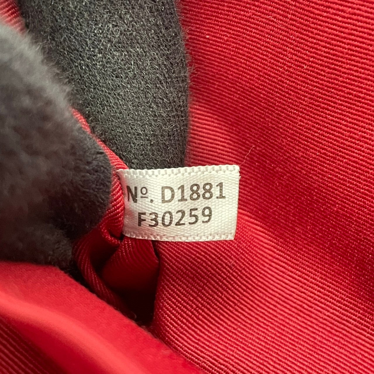 美品 COACH コーチ クロスボディポーチ ショルダーバッグ ピーブルドレザー ワインレッド 赤 レディース ゴールド金具 ダブルジップ コンパクト デイリー お出かけ 斜め掛け 軽量 F30259 s83