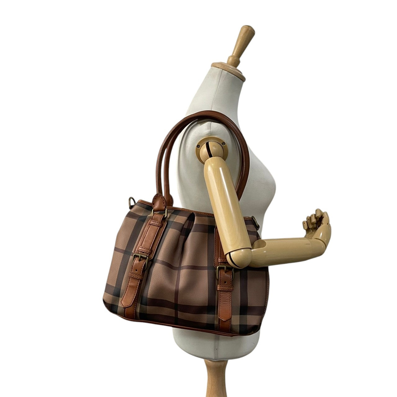 【美品】 バーバリー BURBERRY ハンドバッグ トートバッグ PVC レザー 本革 ブラウン 茶 メガチェック ノバチェック ゴールド金具 肩掛け お出かけ デイリー エレガント 上品 レディース 定番 人気 カバン S92