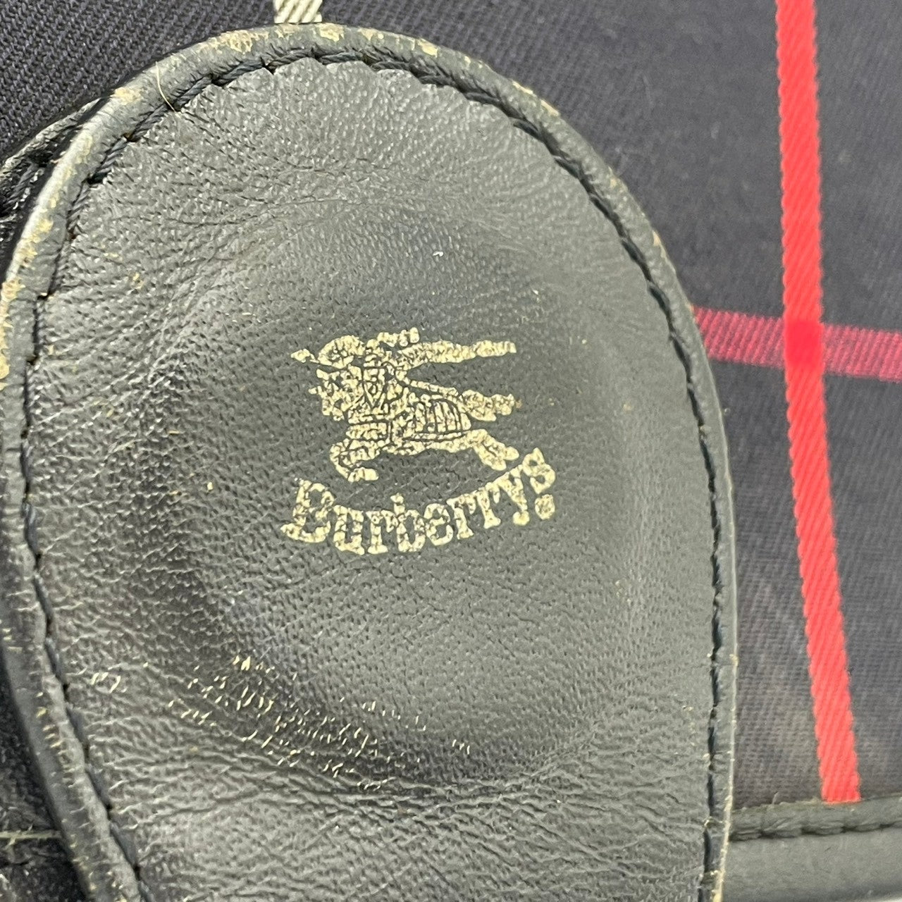 【良品】 バーバリー BURBERRY ショルダーバッグ キャンバス レザー 本革 ネイビー 紺 チェック柄 騎士ロゴ クロスボディ 斜め掛け 軽量 ヴィンテージ オールド エレガント レトロ お出かけ デイリー レディース 定番 人気 鞄 カバン S92
