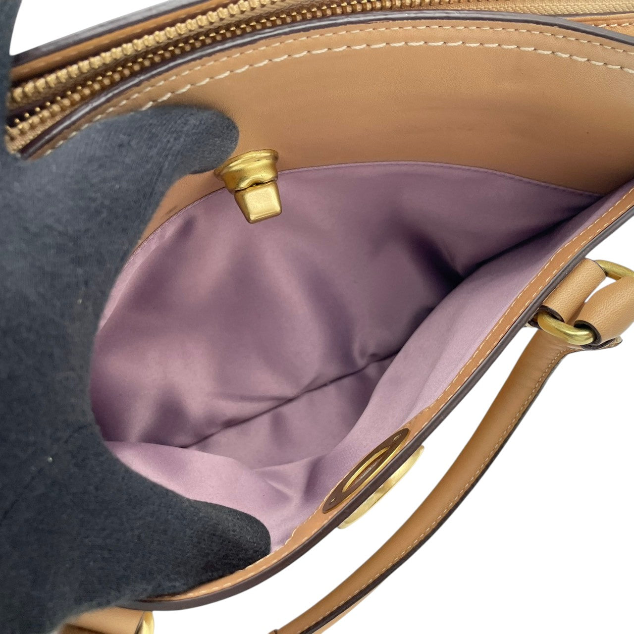 【美品】 コーチ COACH ハンドバッグ トートバッグ ハンプトンズ サッチェル レザー 本革 ベージュ ターンロック ゴールド金具 肩掛け 大容量 お出かけ デイリー エレガント 上品 通勤 通学 レディース 定番 S81