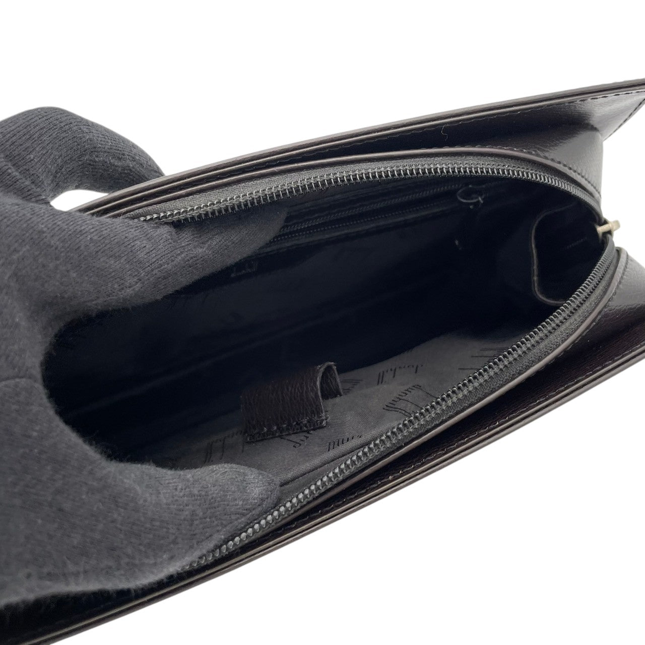 【美品】 ダンヒル dunhill セカンドバッグ クラッチバッグ レザー 本革 シボ革 ブラウン 茶 ゴールド金具 ロゴプレート ストラップ付 メンズ 紳士 ビジネス 通勤 出張 冠婚葬祭 フォーマル カジュアル デイリー お出かけ 上品 定番 S93