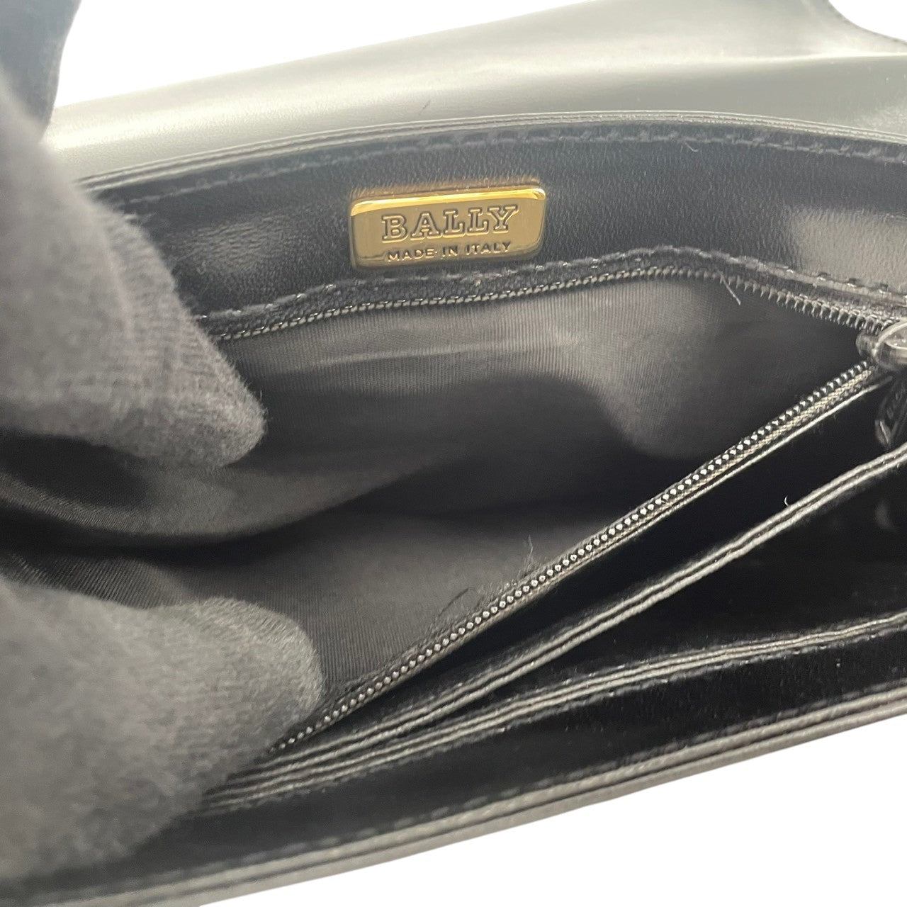 【良品】 バリー BALLY ショルダーバッグ クロスボディ ポシェット レザー 本革 ブラック 黒 斜め掛け コンパクト メンズ レディース ユニセックス デイリー お出かけ トラベル 定番 人気 鞄 カバン S93