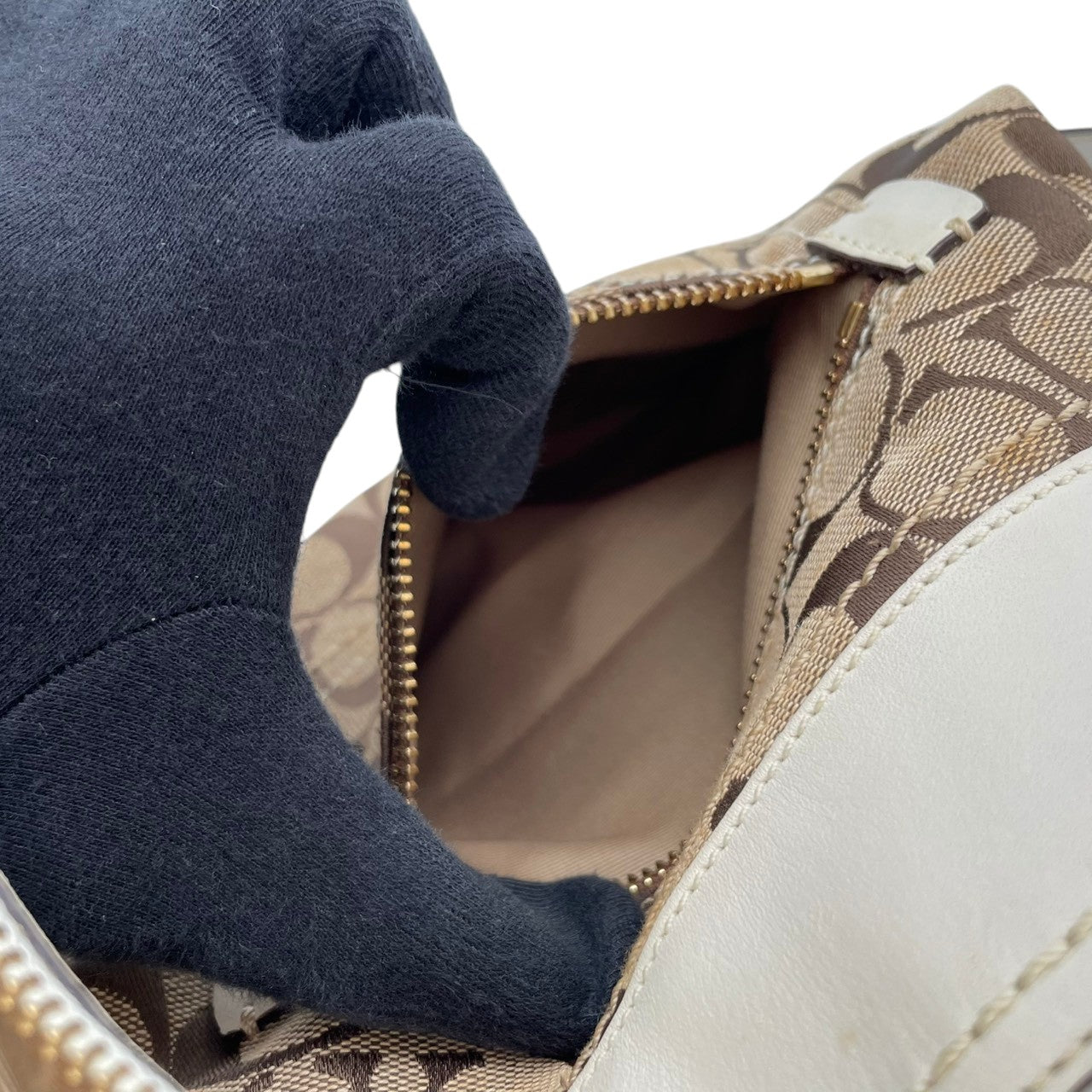 【良品】 コーチ COACH 10402 シグネチャー ショルダーバッグ キャンバス レザー ベージュ アイボリー クロスボディ 斜め掛け 肩掛け デイリー お出かけ エレガント カジュアル レディース 定番 人気 カバン 鞄 S82