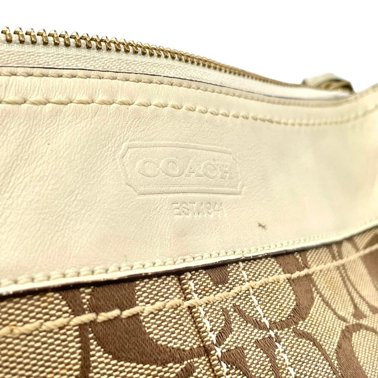 【良品】 コーチ COACH 10402 シグネチャー ショルダーバッグ キャンバス レザー ベージュ アイボリー クロスボディ 斜め掛け 肩掛け デイリー お出かけ エレガント カジュアル レディース 定番 人気 カバン 鞄 S82