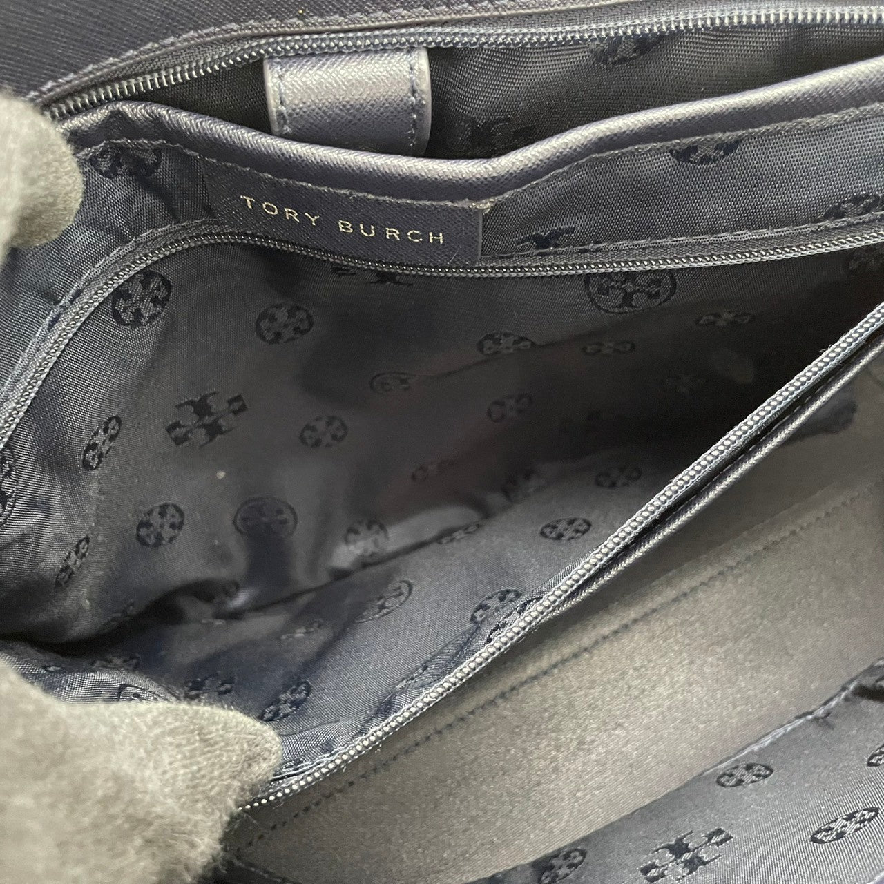 【美品】 トリーバーチ エマーソン トートバッグ キャンバス ファー ハンドバッグ ネイビー 紺 A4収納 通勤 通学 ビジネス デイリー お出かけ エレガント カジュアル 上品 レディース 定番 人気 鞄 カバン S78
