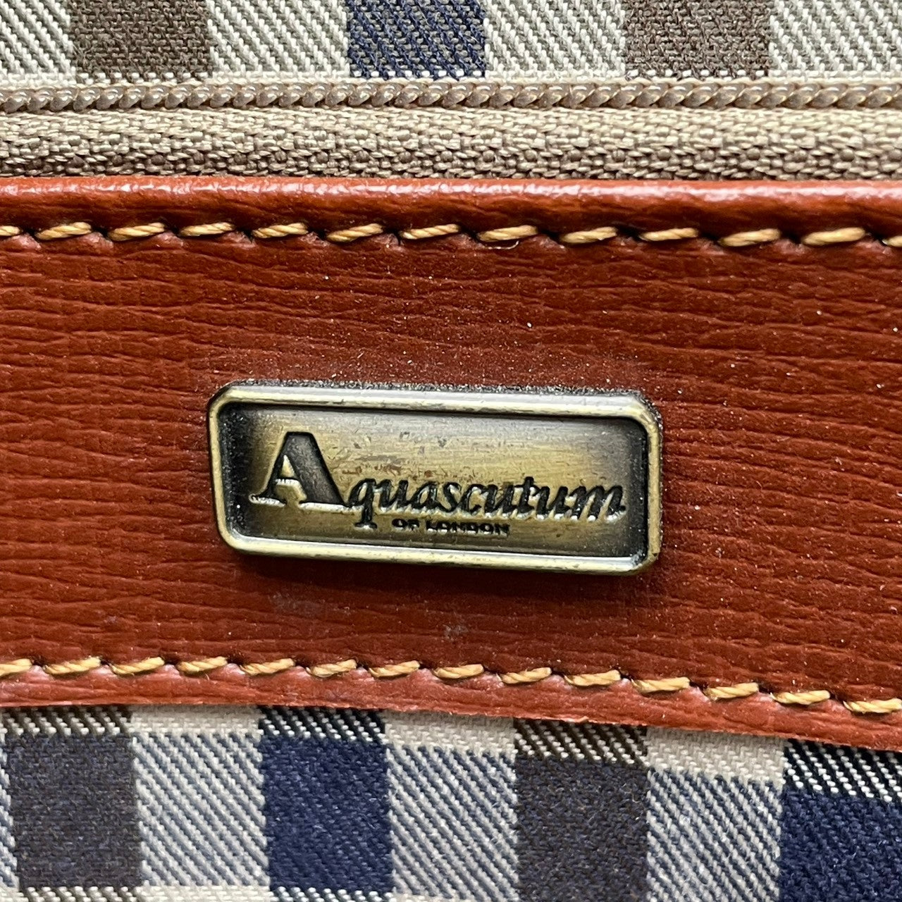 【良品】 アクアスキュータム ビジネスバッグ ブリーフケース 2WAY ショルダーバッグ レザー ブラウン 茶 ビジネス 通勤 通学 A4収納 メンズ レディース 大容量 ビンテージ エレガント クラシック カジュアル 定番 人気 鞄 カバン S87