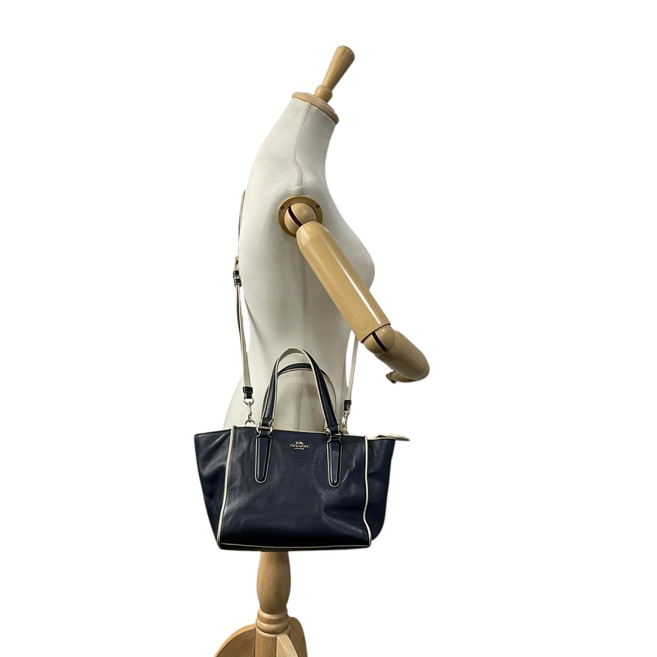 【良品】COACH コーチ クロスビー キャリーオール 2WAY ハンドバッグ ショルダーバッグ レザー ネイビー 肩掛け 斜め掛け クロスボディ 通勤 通学 エレガント レディース カジュアル フォーマル お出かけ デイリー 鞄 上品 S58