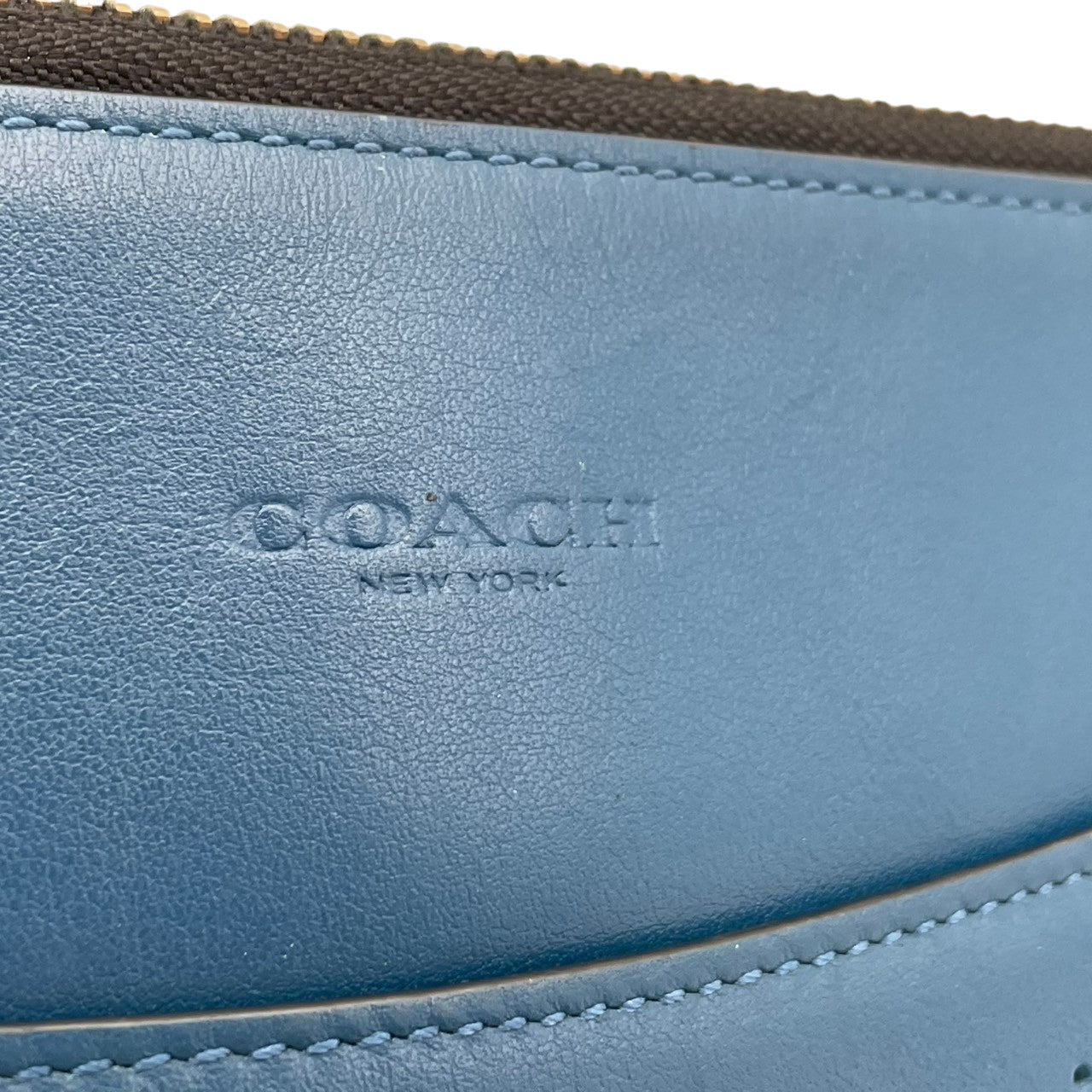 【良品】COACH コーチ パンチングレザー タブレットケース クラッチバッグ セカンドバッグ レザー ブルー 青 PCケース ビジネス 通勤 通学 エレガント メンズ レディース カジュアル フォーマル お出かけ デイリー 鞄 上品 F65200 S58