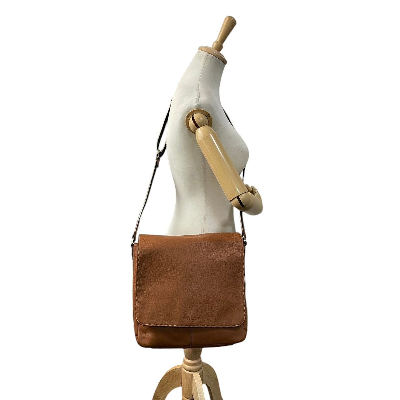 【美品】COACH コーチ ヘリテージ ウェブレザー メッセンジャーバッグ ショルダーバッグ 本革 キャメルブラウン 茶 斜め掛け クロスボディ 通勤 通学 ビジネス 大容量 A4収納 メンズ カジュアル デイリー F70555 S58