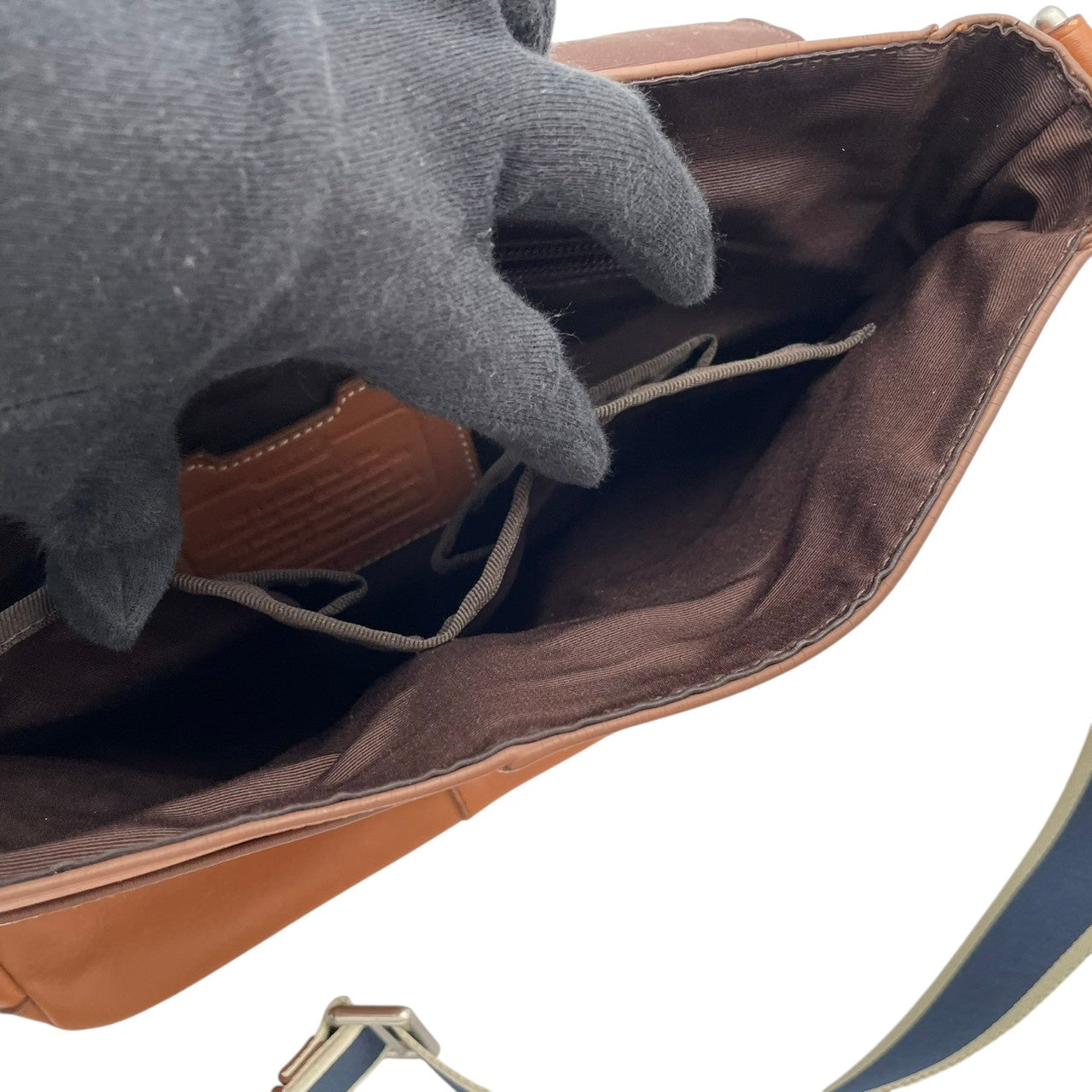 【美品】COACH コーチ ヘリテージ ウェブレザー メッセンジャーバッグ ショルダーバッグ 本革 キャメルブラウン 茶 斜め掛け クロスボディ 通勤 通学 ビジネス 大容量 A4収納 メンズ カジュアル デイリー F70555 S58
