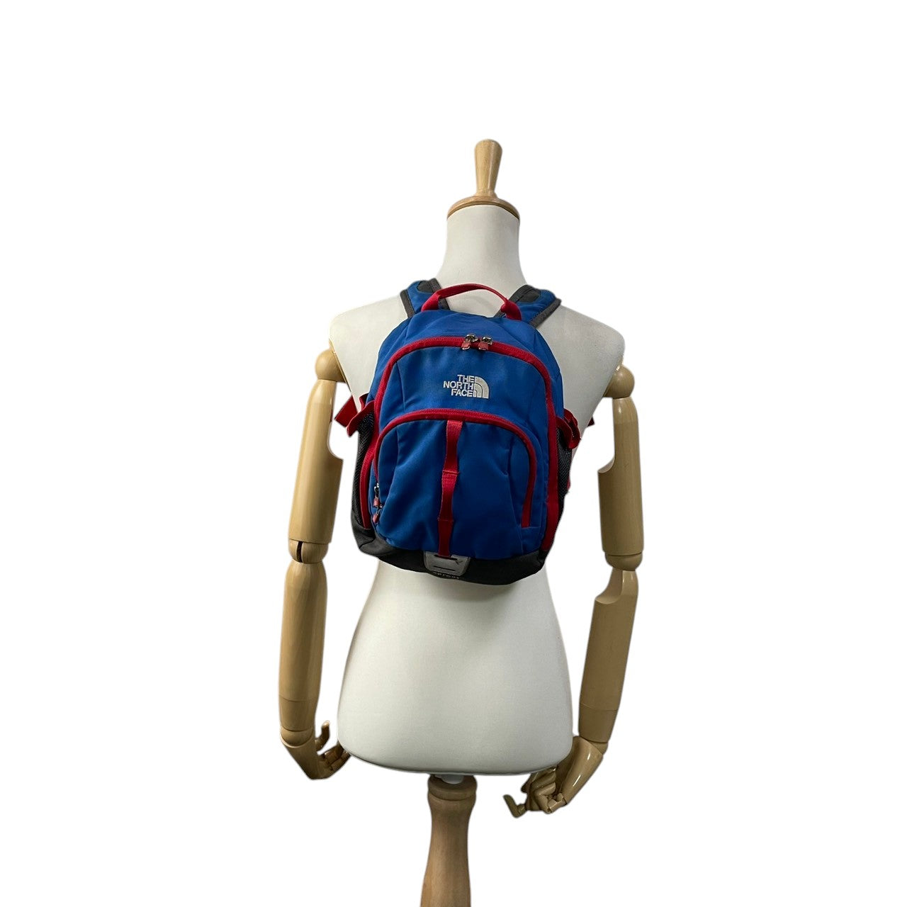 【良品】ザ・ノースフェイス スプラウト キッズ用 ミニリュック・デイパック バックパック ブルー レッド ナイロン 子供用 遠足 お出かけ 通園 鞄 アウトドア 軽量 丈夫 人気 幼児 小学生 収納 コンパクト 小型 ロゴ S65