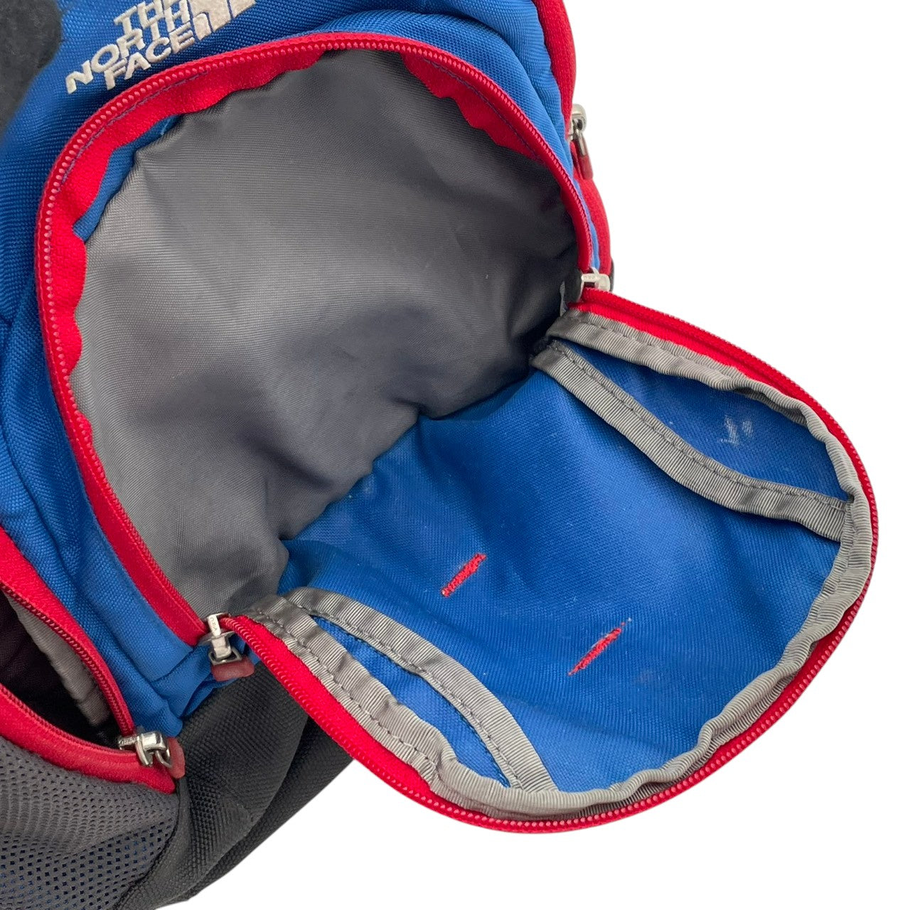 【良品】ザ・ノースフェイス スプラウト キッズ用 ミニリュック・デイパック バックパック ブルー レッド ナイロン 子供用 遠足 お出かけ 通園 鞄 アウトドア 軽量 丈夫 人気 幼児 小学生 収納 コンパクト 小型 ロゴ S65