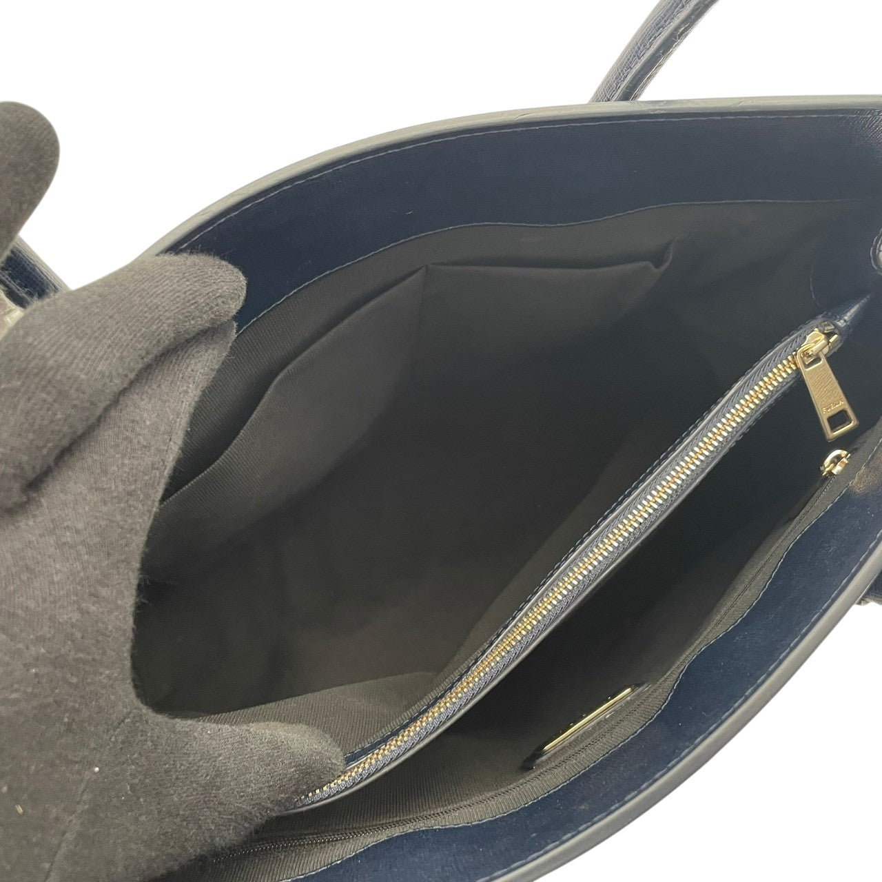 【良品】フルラ トートバッグ ネイビー レザー 本革 肩掛け A4収納 通勤 通学 ビジネス レディース 人気 定番 普段使い 高級感 丈夫 お出かけ カジュアル フォーマル エレガント ブランドバッグ おしゃれ デザイン性 収納力抜群 実用性 S16