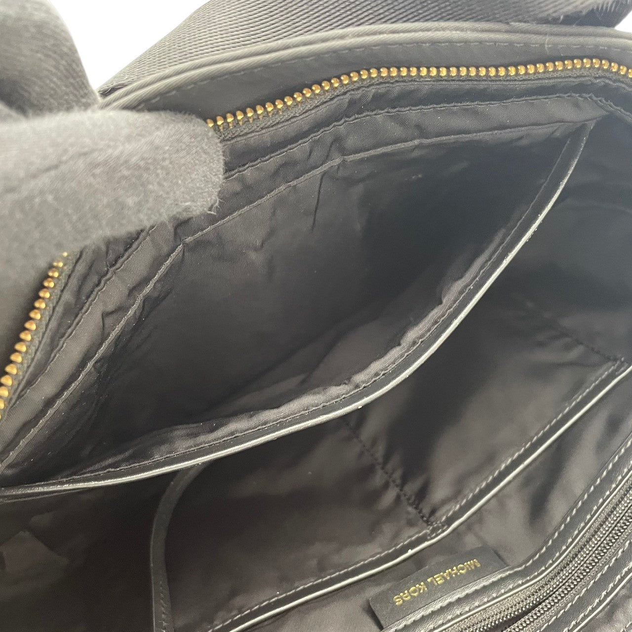 【美品】マイケルコース トートバッグ ポリー ブラック ナイロン レザー A4収納 通勤 通学 ビジネス レディース 人気 定番 軽量 普段使い 高級感 おしゃれ シンプル ブランドバッグ 黒 マザーズバッグ 旅行 大容量 マチ広 丈夫 収納力抜群 S16